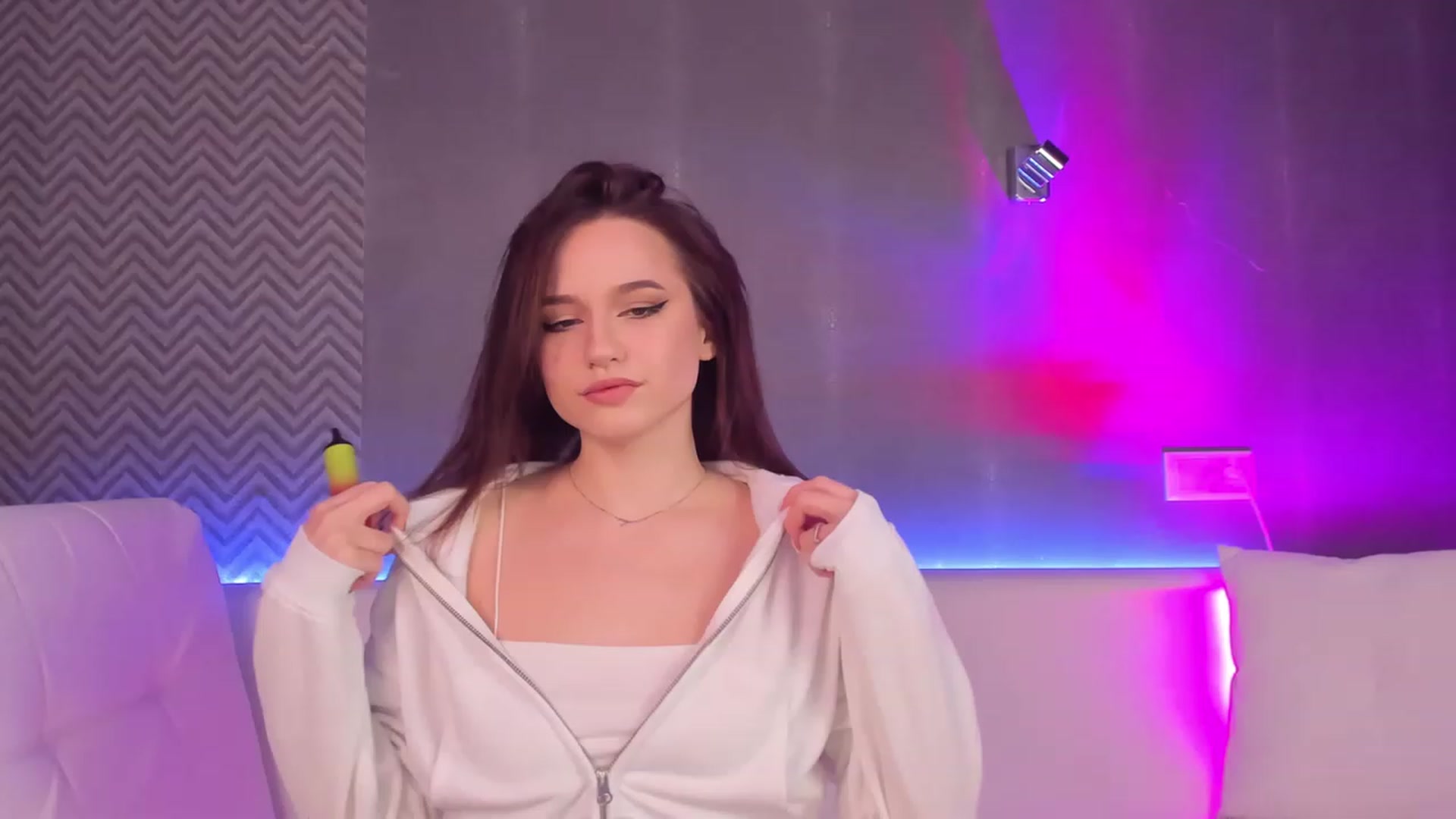 Gallery image thumbnail from Pinkgold_'s myfreecams stream on, 11/18/2022, 24:16 image 18 of 20