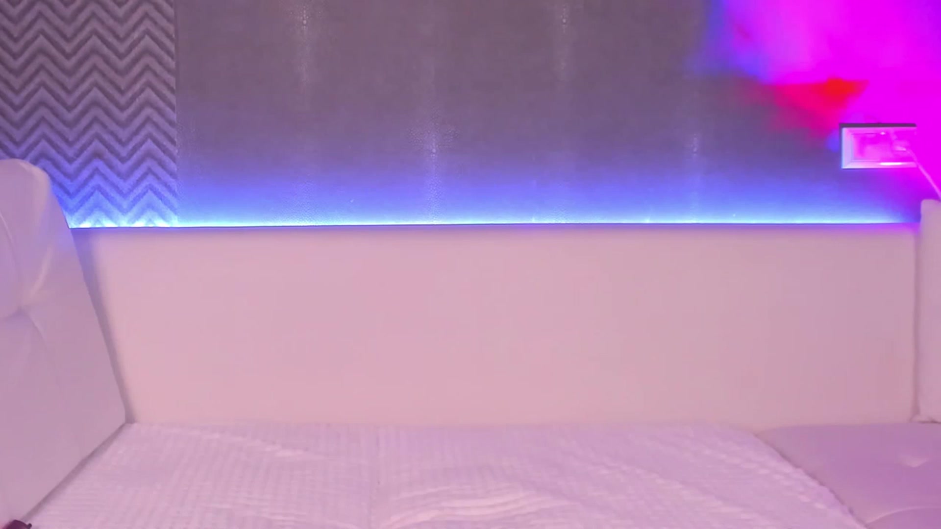 Gallery image thumbnail from Pinkgold_'s myfreecams stream on, 11/20/2022, 01:14 image 8 of 20