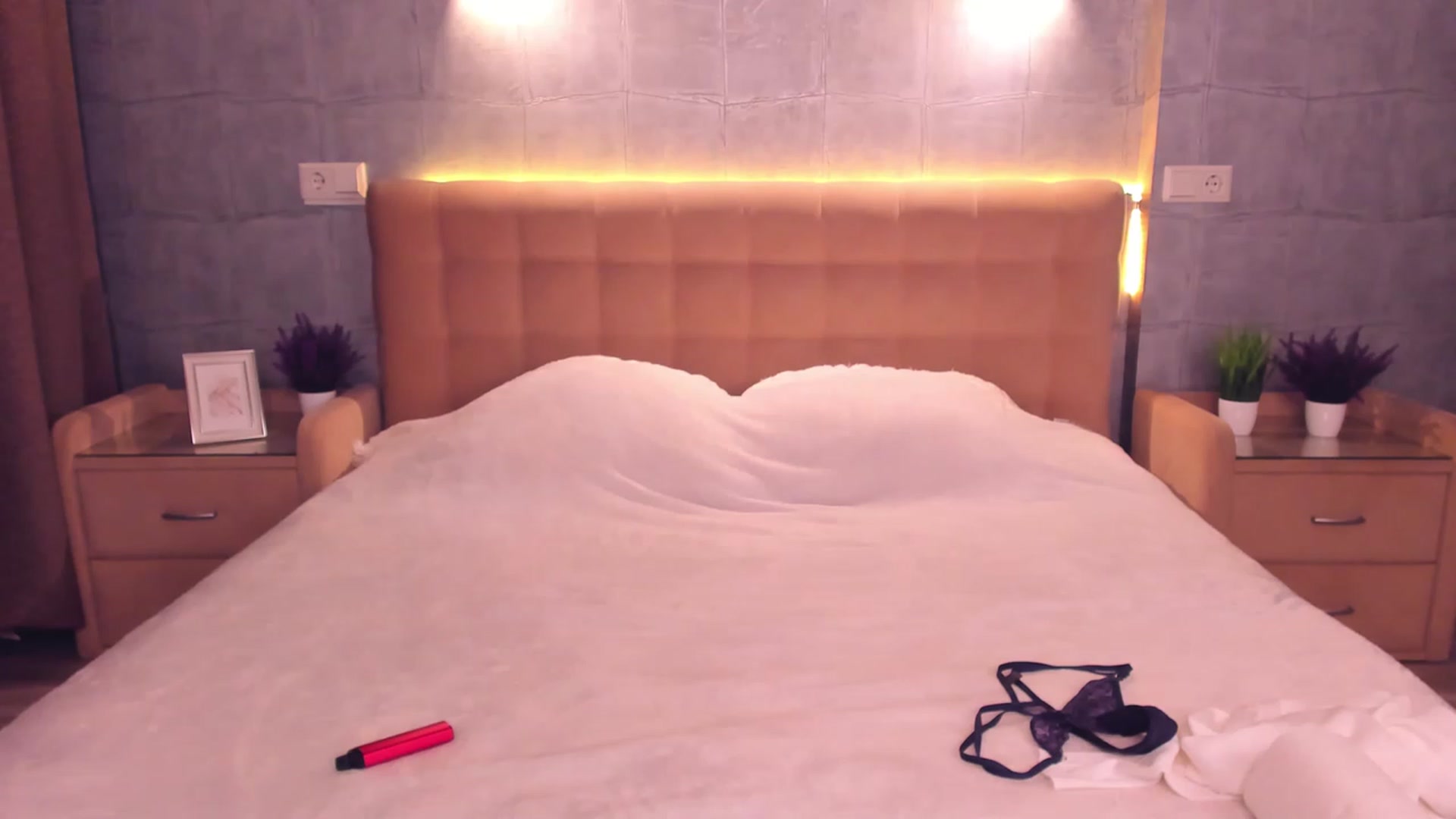Gallery image thumbnail from Pinkgold_'s myfreecams stream on, 11/27/2022, 02:45 image 13 of 20