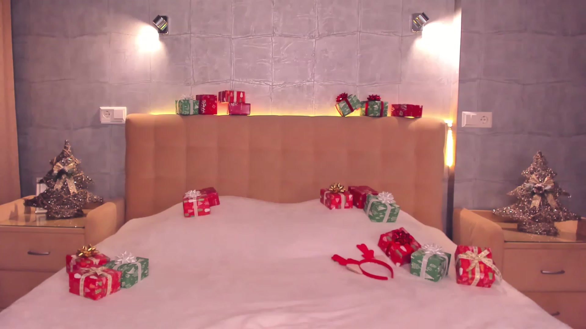 Gallery image thumbnail from Pinkgold_'s myfreecams stream on, 12/22/2022, 04:24 image 11 of 20
