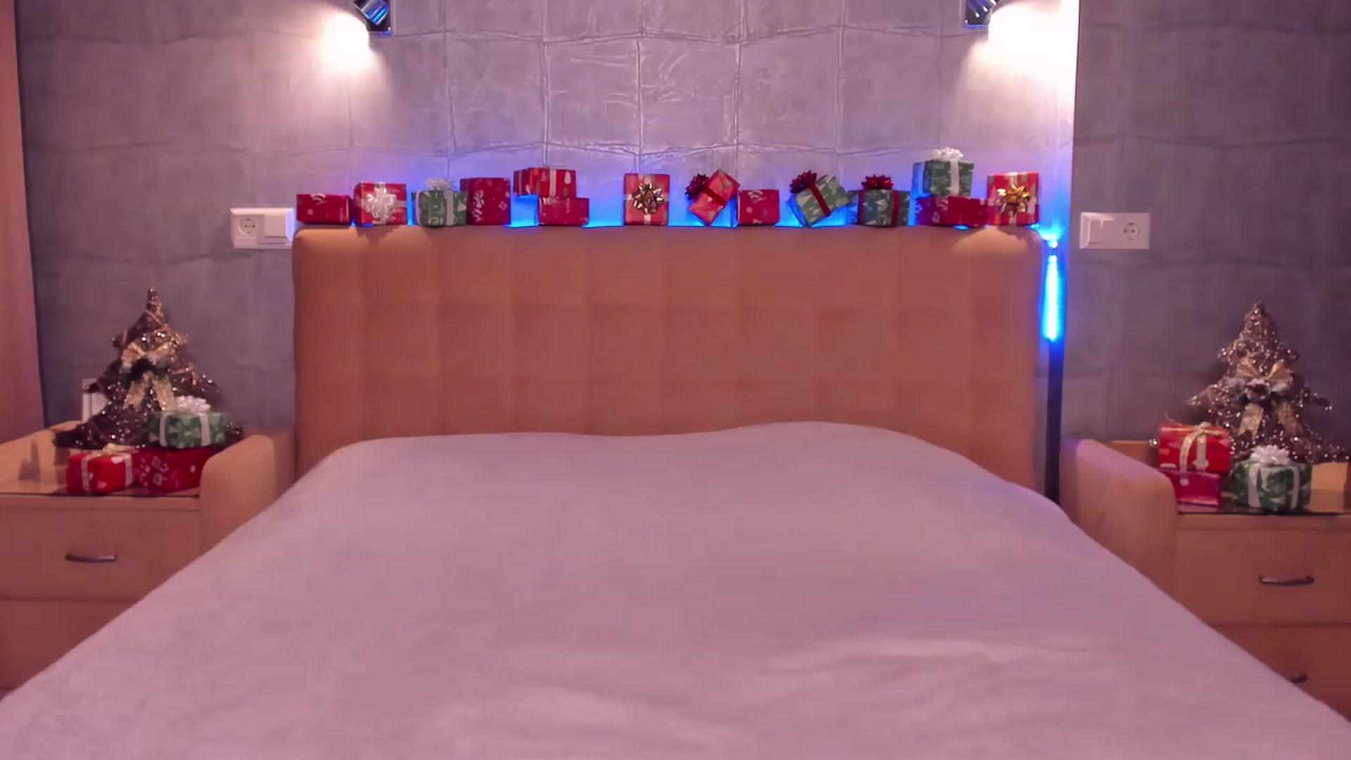 Gallery image thumbnail from Pinkgold_'s myfreecams stream on, 12/23/2022, 04:36 image 14 of 20