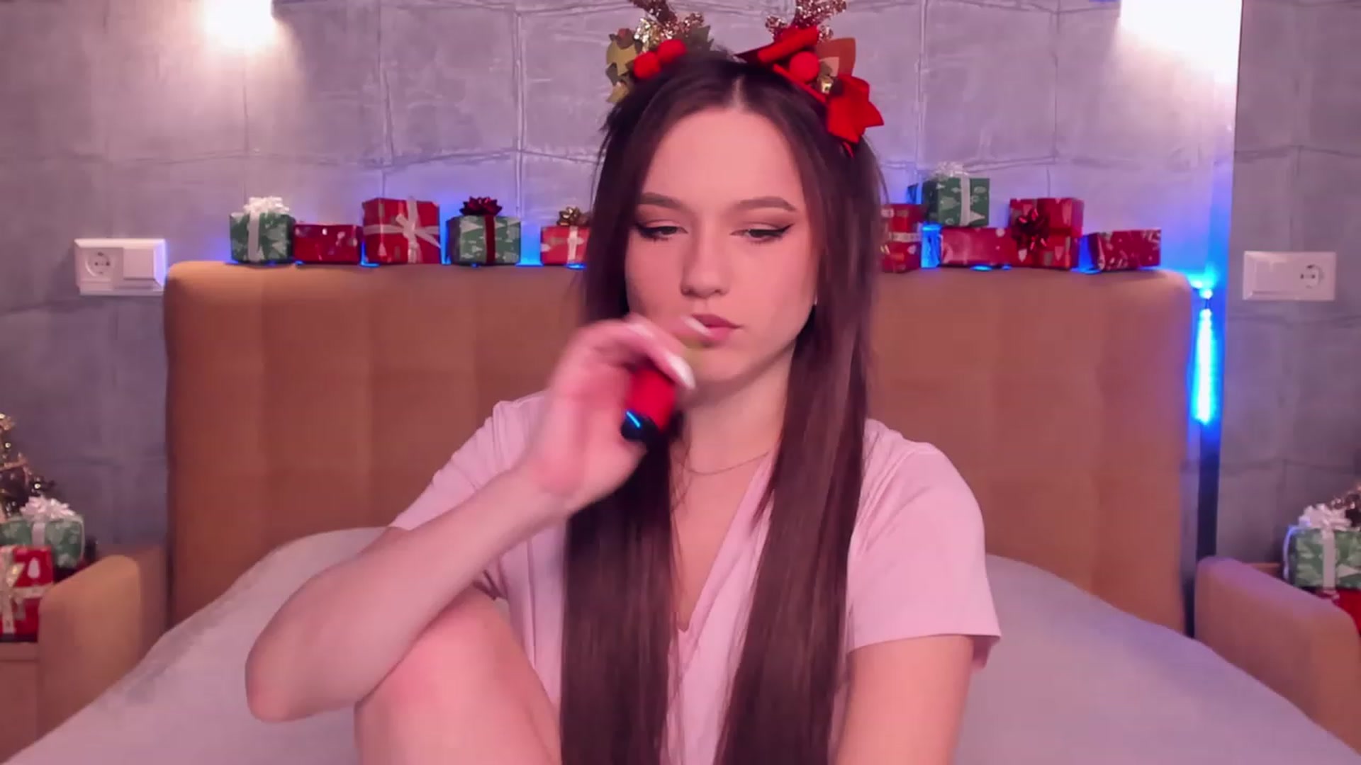 Gallery image thumbnail from Pinkgold_'s myfreecams stream on, 12/26/2022, 02:49 image 1 of 20