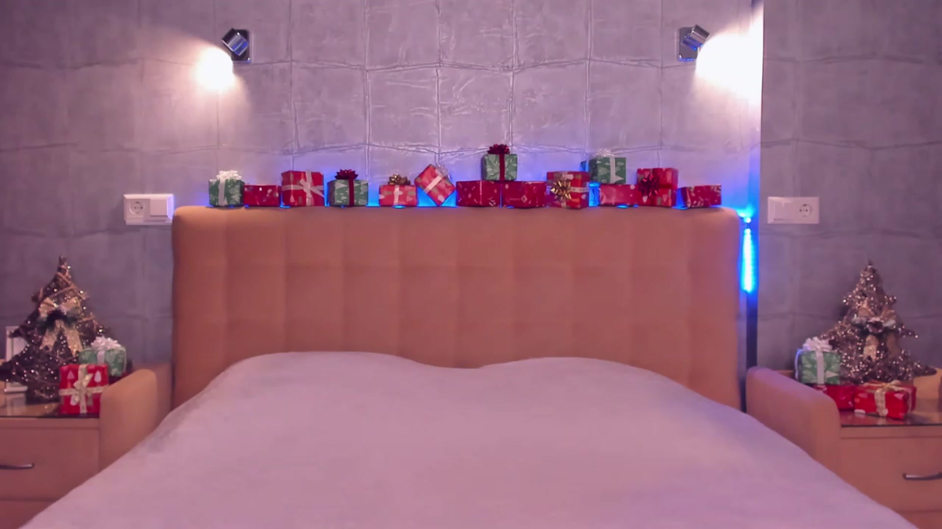 Gallery image thumbnail from Pinkgold_'s myfreecams stream on, 12/26/2022, 02:49 image 12 of 20