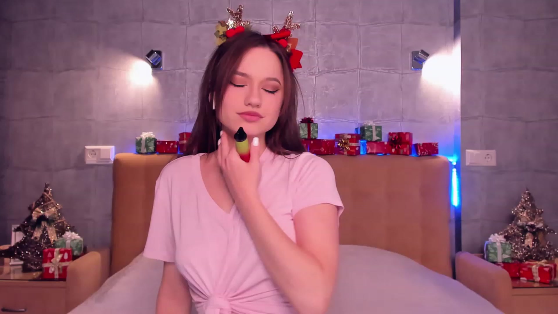 Gallery image thumbnail from Pinkgold_'s myfreecams stream on, 12/26/2022, 02:49 image 6 of 20