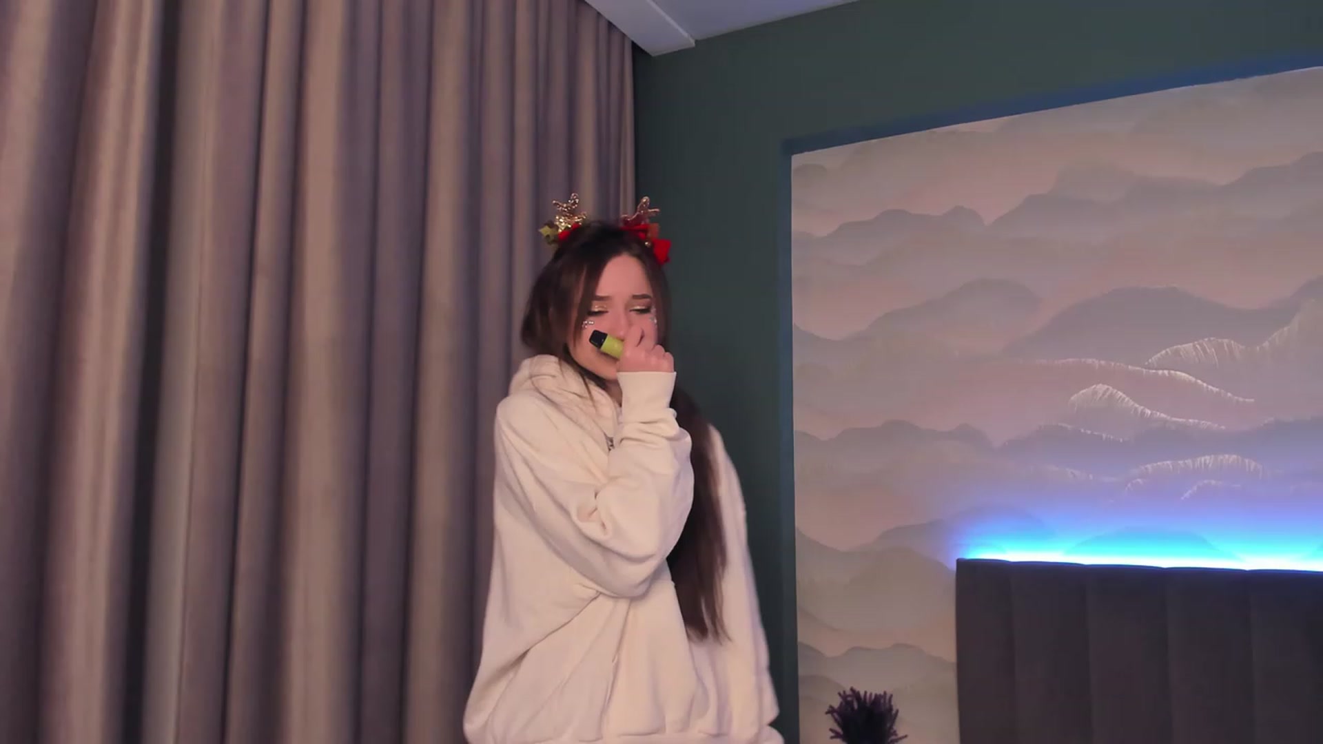 Gallery image thumbnail from Pinkgold_'s myfreecams stream on, 01/01/2023, 03:41 image 13 of 20