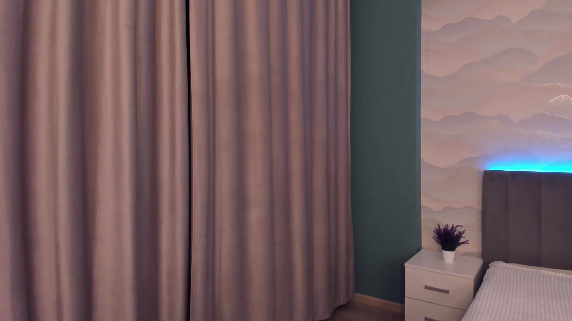 Gallery image thumbnail from Pinkgold_'s myfreecams stream on, 01/08/2023, 04:14 image 19 of 20