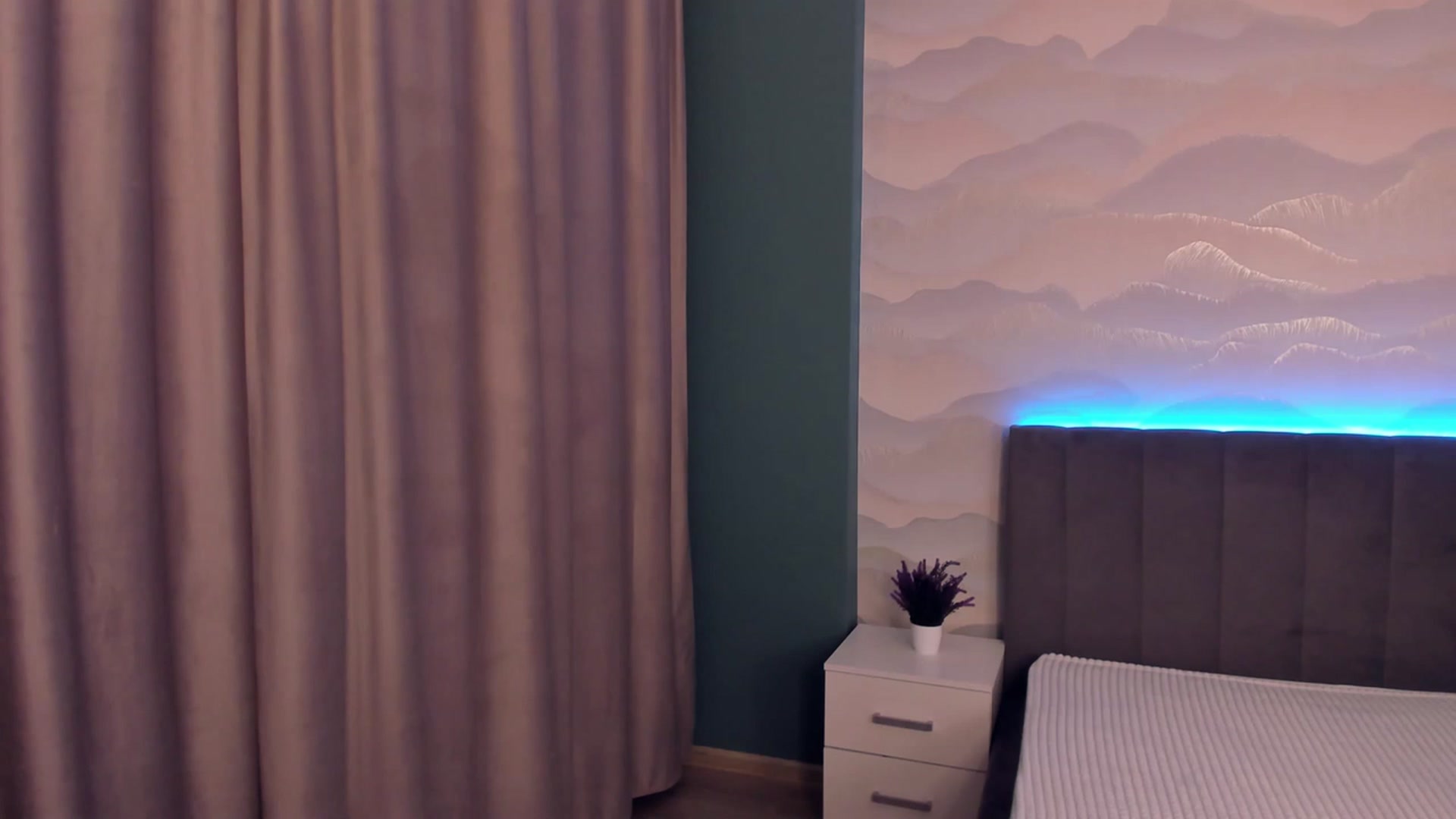 Gallery image thumbnail from Pinkgold_'s myfreecams stream on, 01/09/2023, 24:48 image 6 of 20