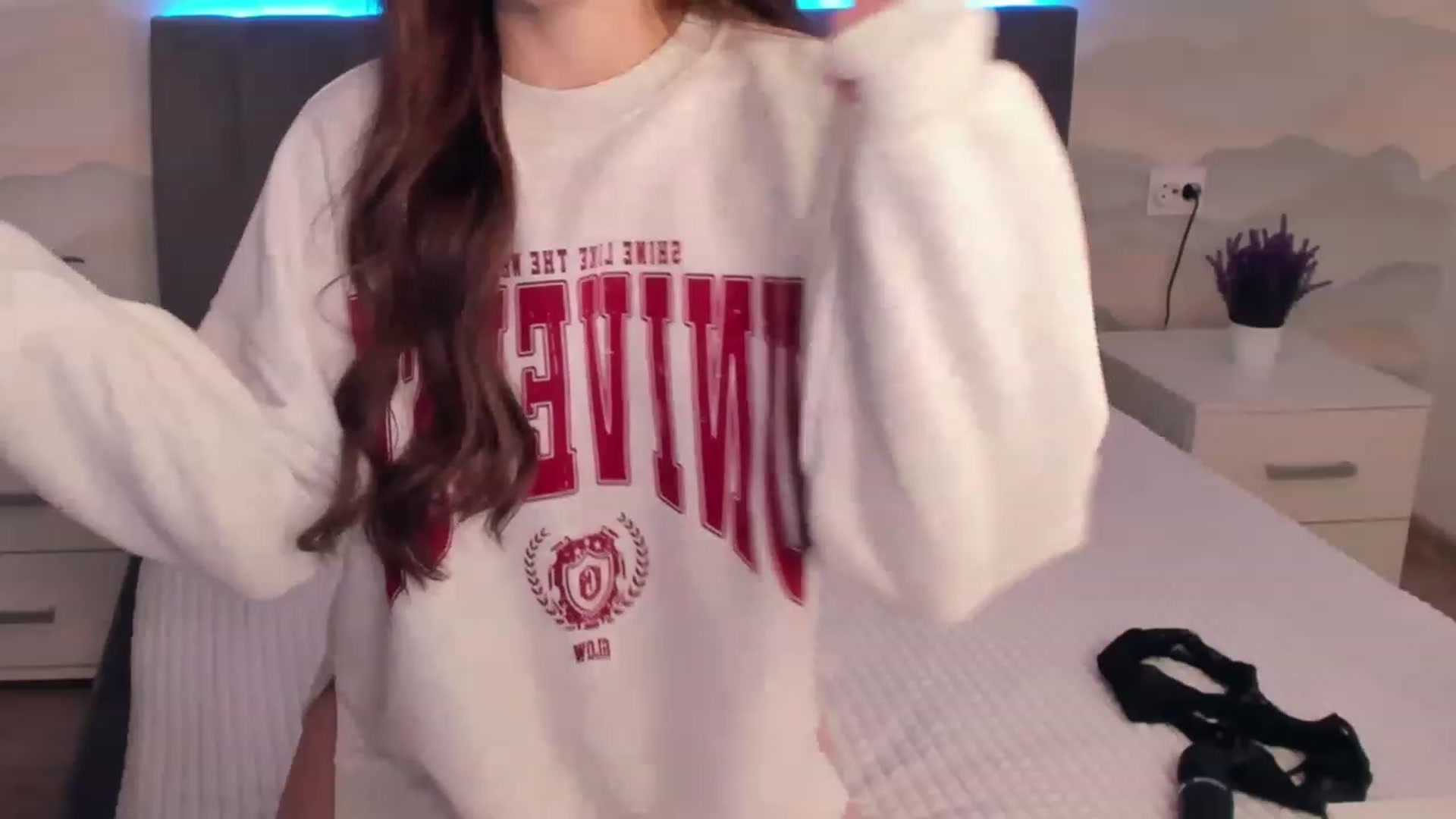 Gallery image thumbnail from Pinkgold_'s myfreecams stream on, 01/12/2023, 22:15 image 12 of 20