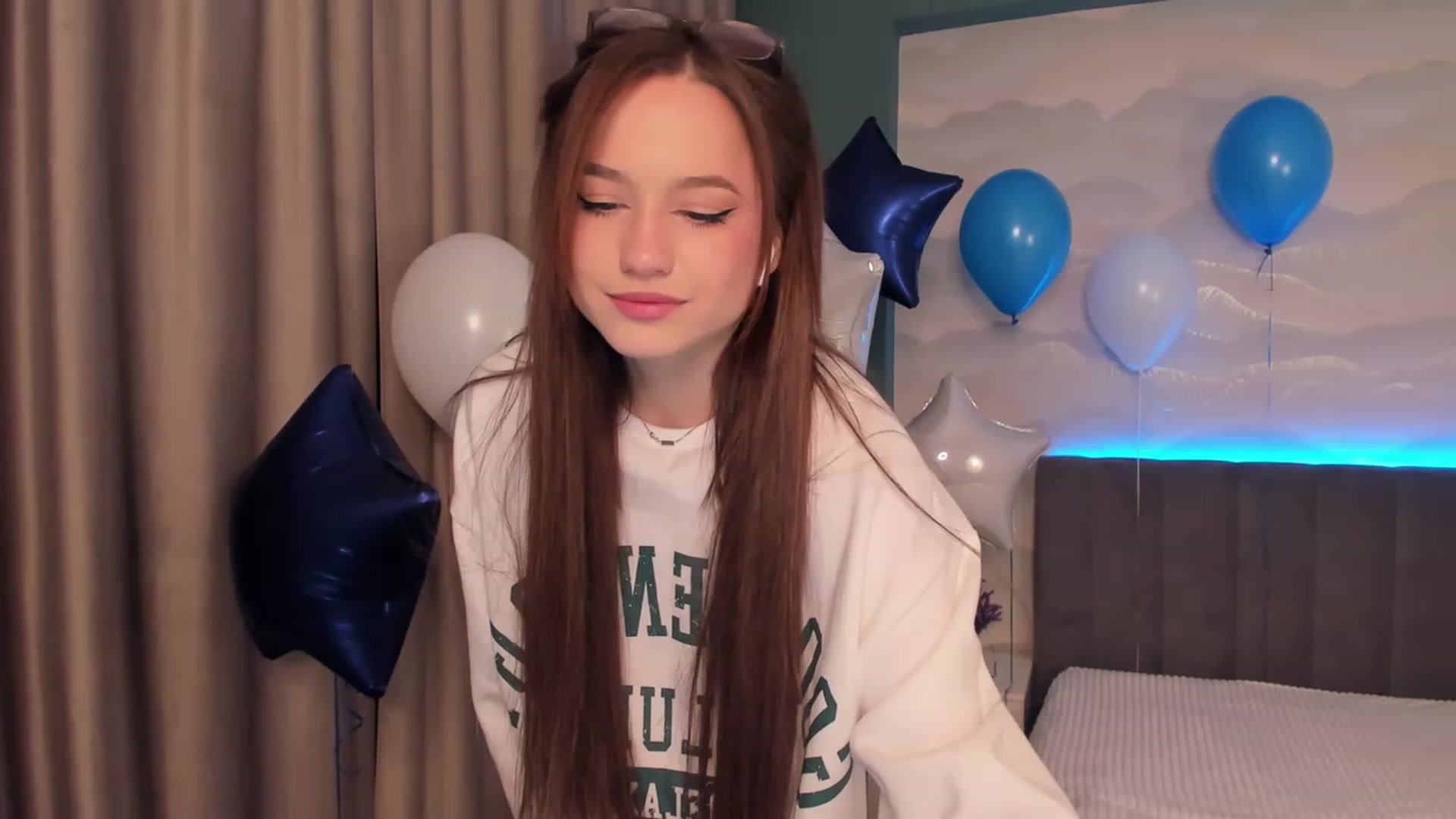 Gallery image thumbnail from Pinkgold_'s myfreecams stream on, 01/15/2023, 23:17 image 17 of 20