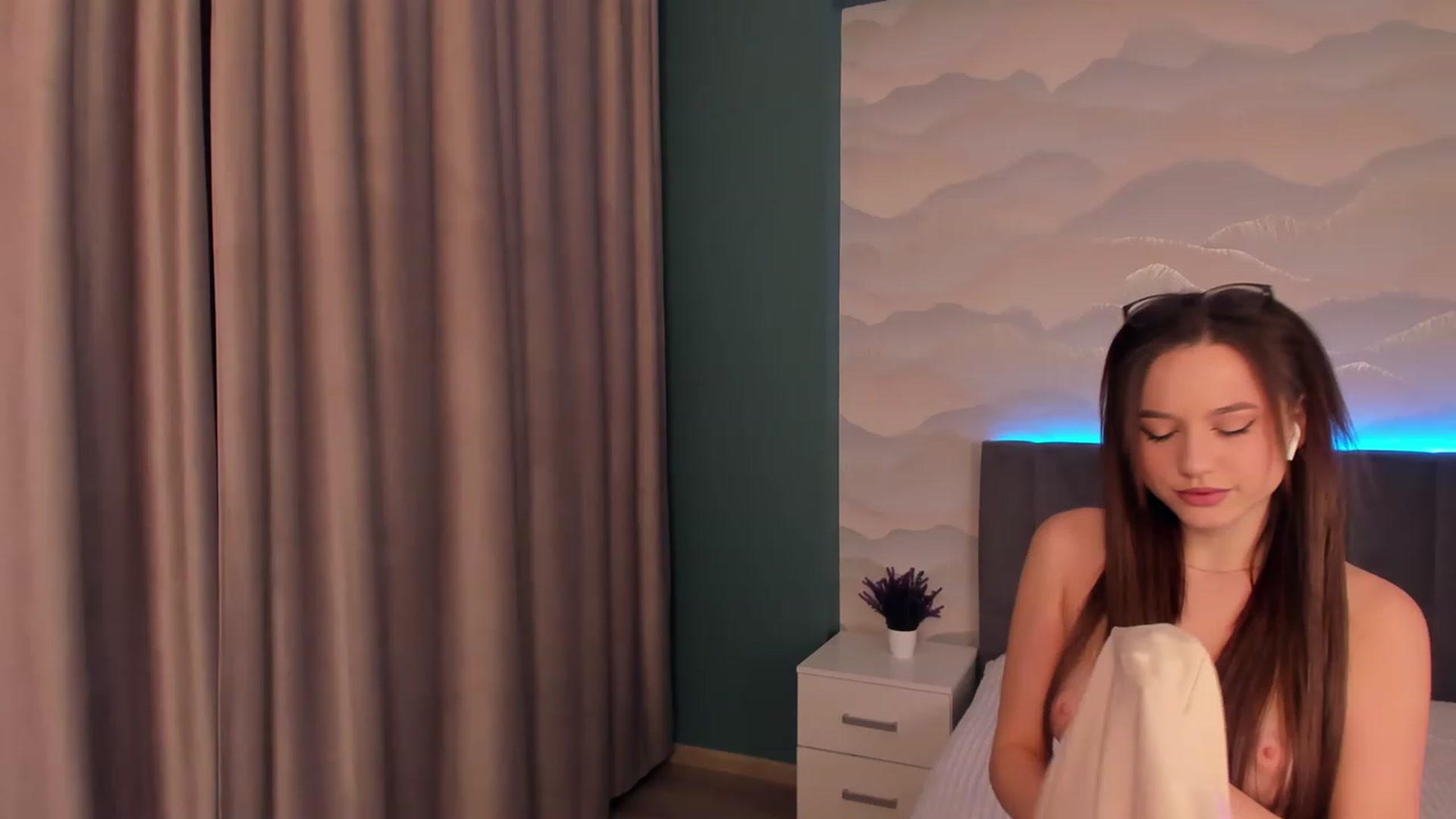 Gallery image thumbnail from Pinkgold_'s myfreecams stream on, 01/16/2023, 23:42 image 4 of 20