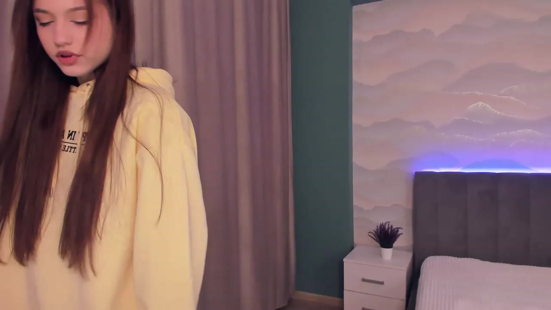 Gallery image thumbnail from Pinkgold_'s myfreecams stream on, 01/23/2023, 10:32 image 8 of 20