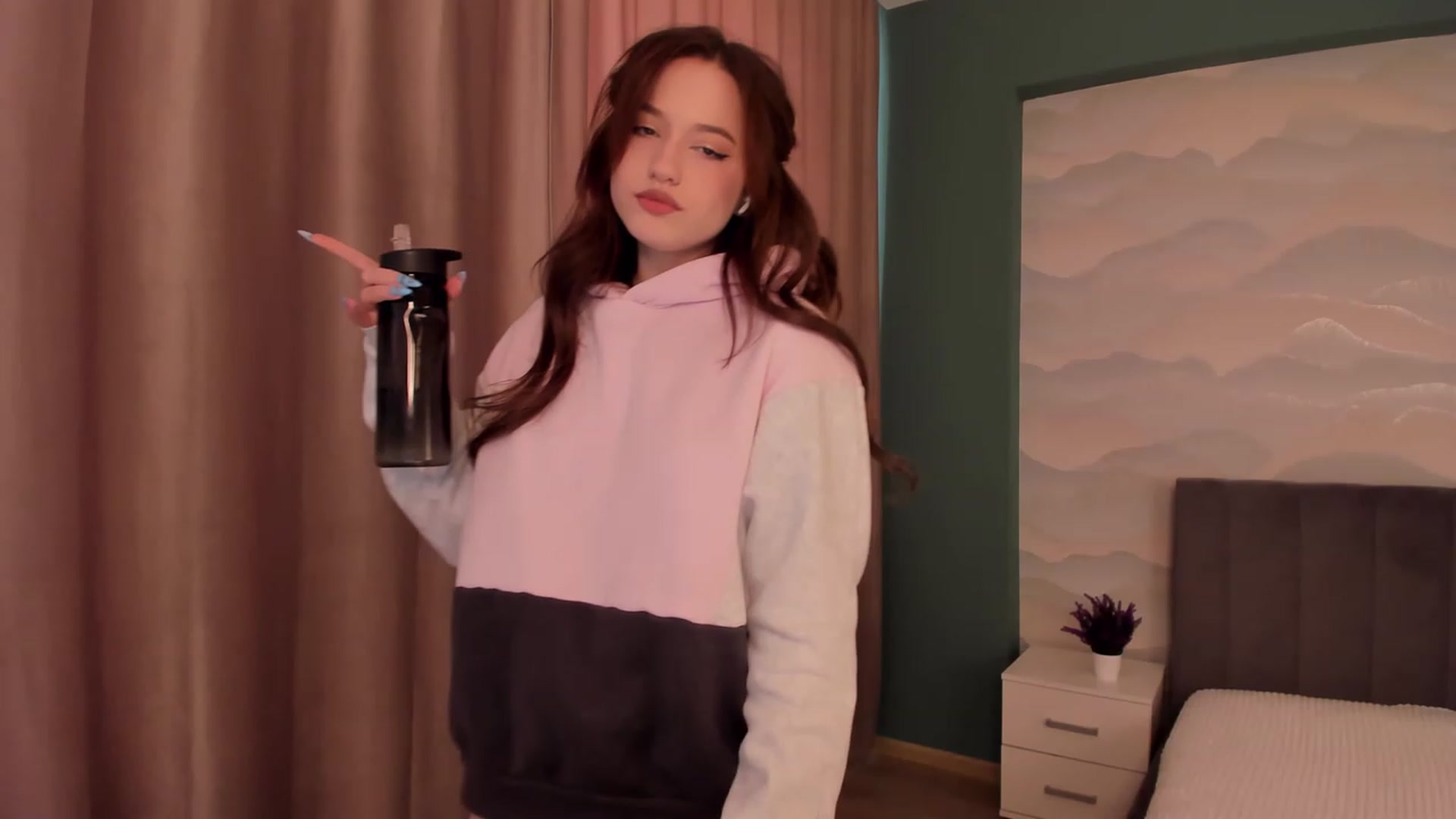 Gallery image thumbnail from Pinkgold_'s myfreecams stream on, 02/09/2023, 11:35 image 7 of 20