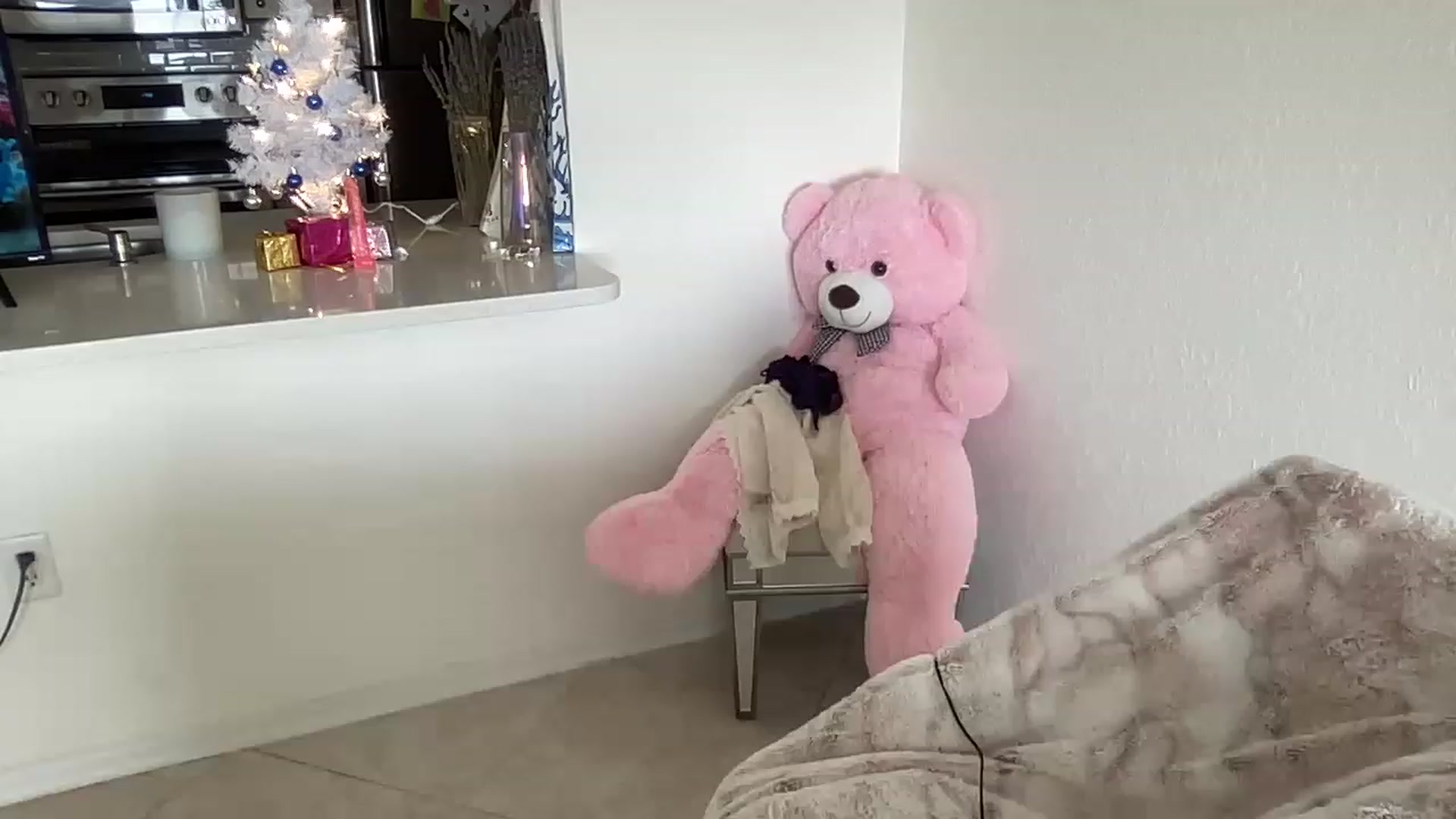 Gallery image thumbnail from PinkkittyPlay's myfreecams stream on, 11/22/2022, 18:37 image 13 of 20