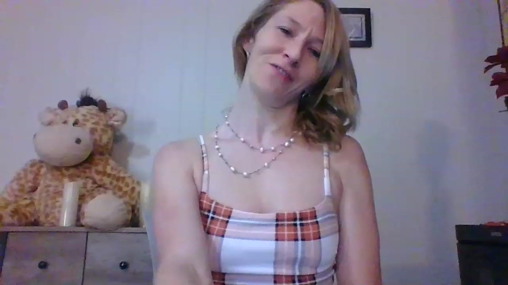 Gallery image thumbnail from Pinkpeach4's myfreecams stream on, 03/03/2023, 08:52 image 14 of 20