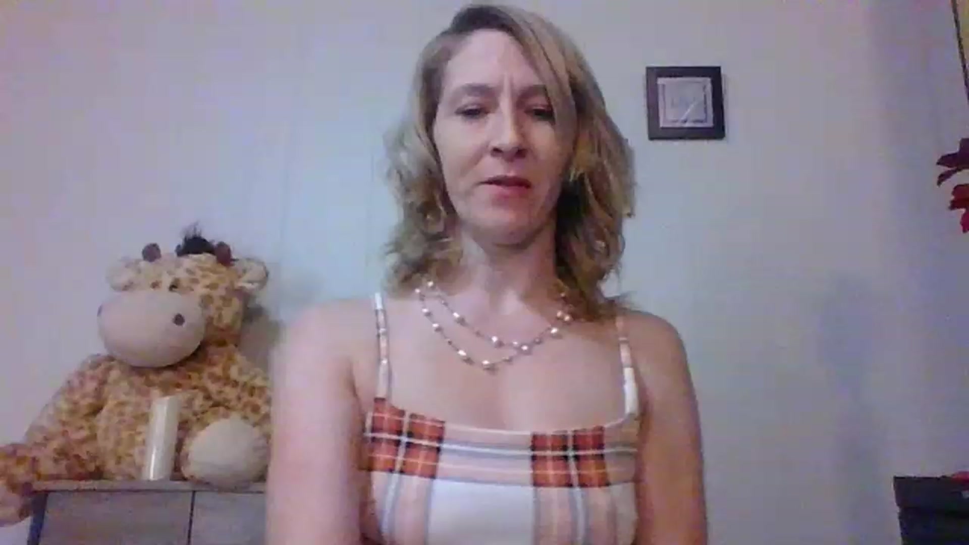 Gallery image thumbnail from Pinkpeach4's myfreecams stream on, 03/03/2023, 08:52 image 4 of 20