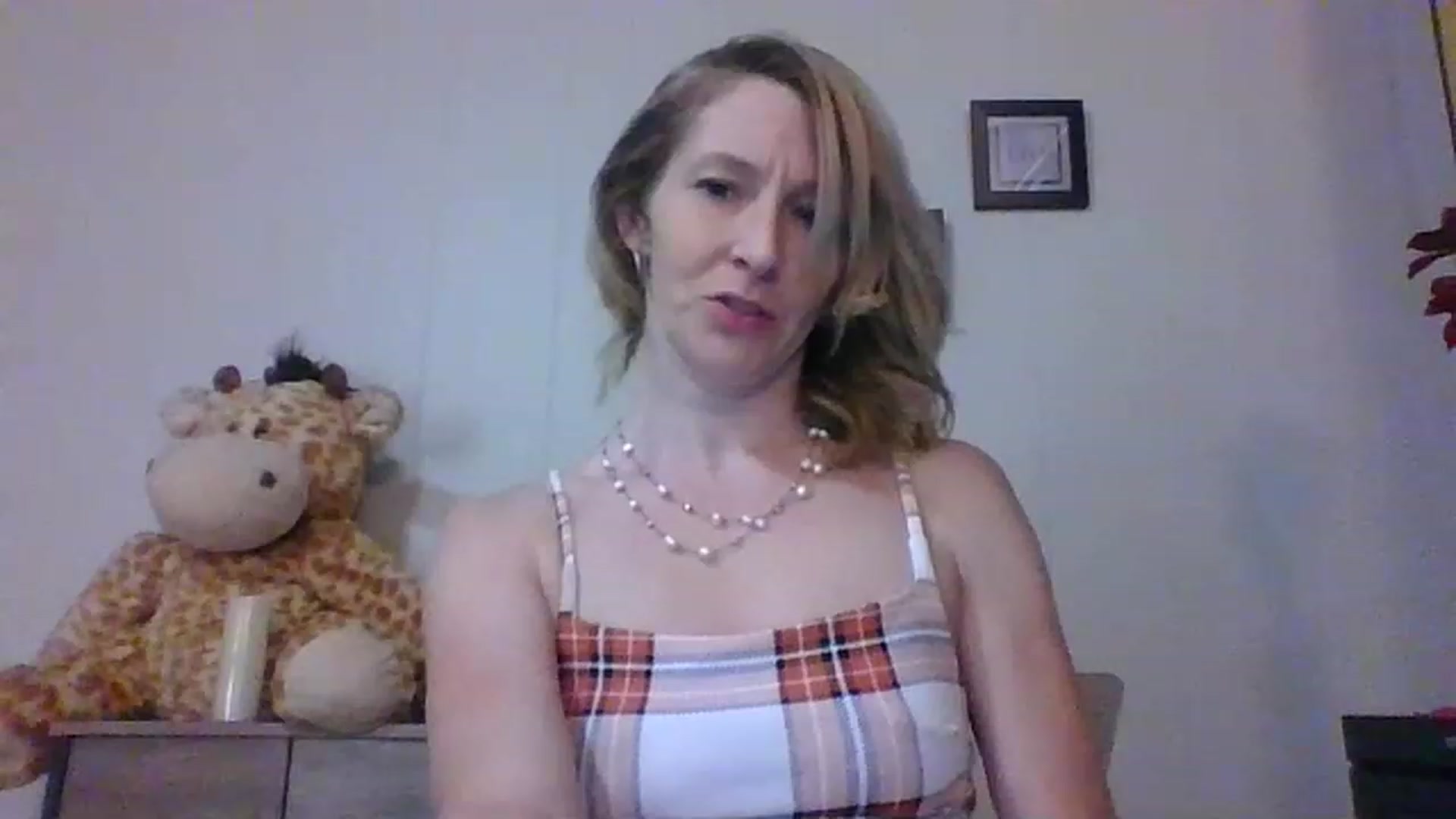Gallery image thumbnail from Pinkpeach4's myfreecams stream on, 03/03/2023, 08:52 image 6 of 20