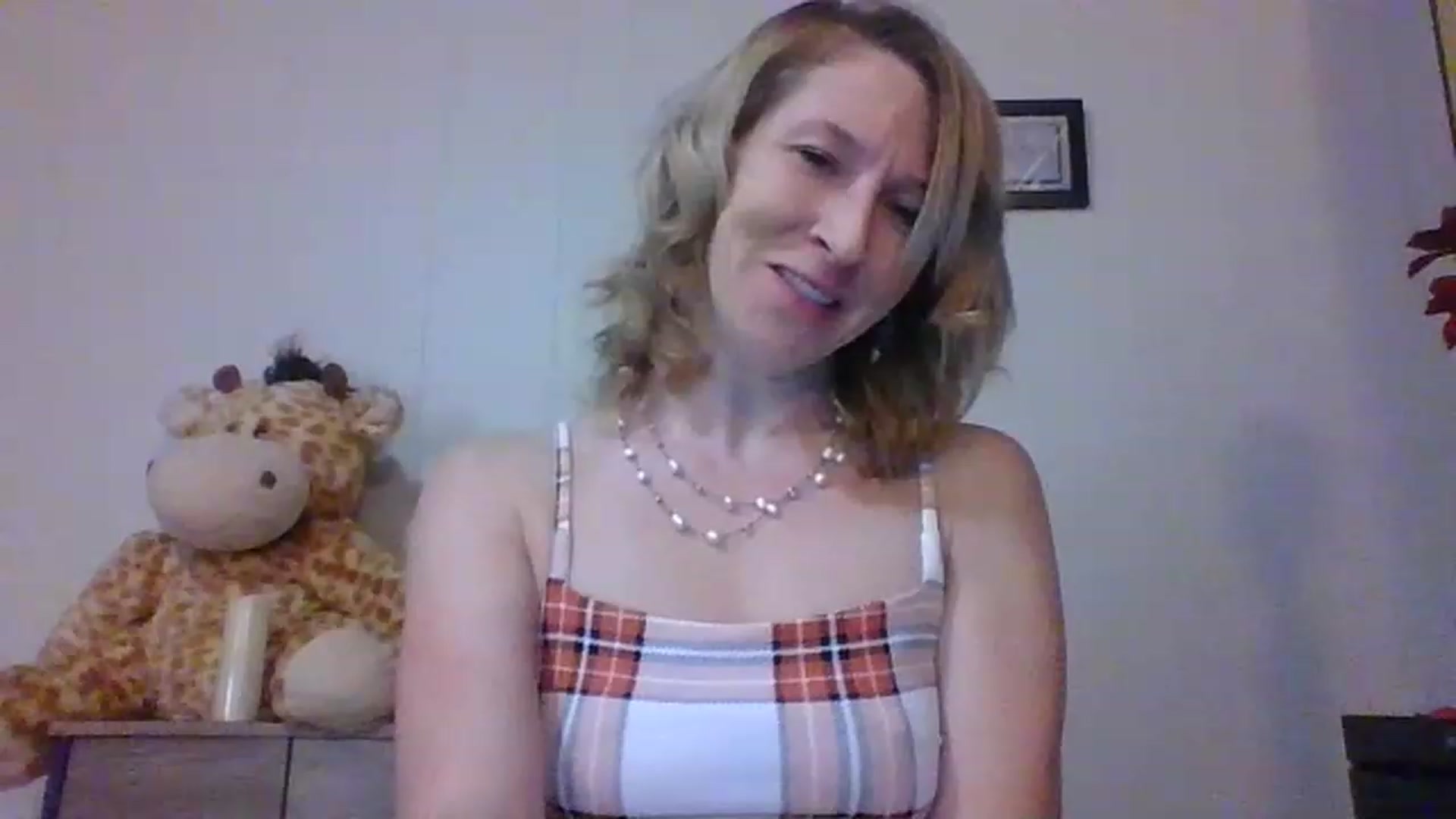 Gallery image thumbnail from Pinkpeach4's myfreecams stream on, 03/03/2023, 08:52 image 5 of 20