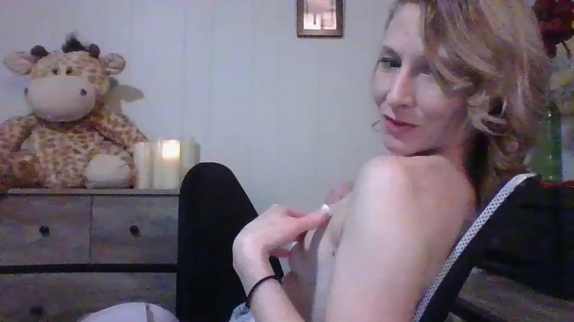 Gallery image thumbnail from Pinkpeach4's myfreecams stream on, 03/06/2023, 02:09 image 16 of 20