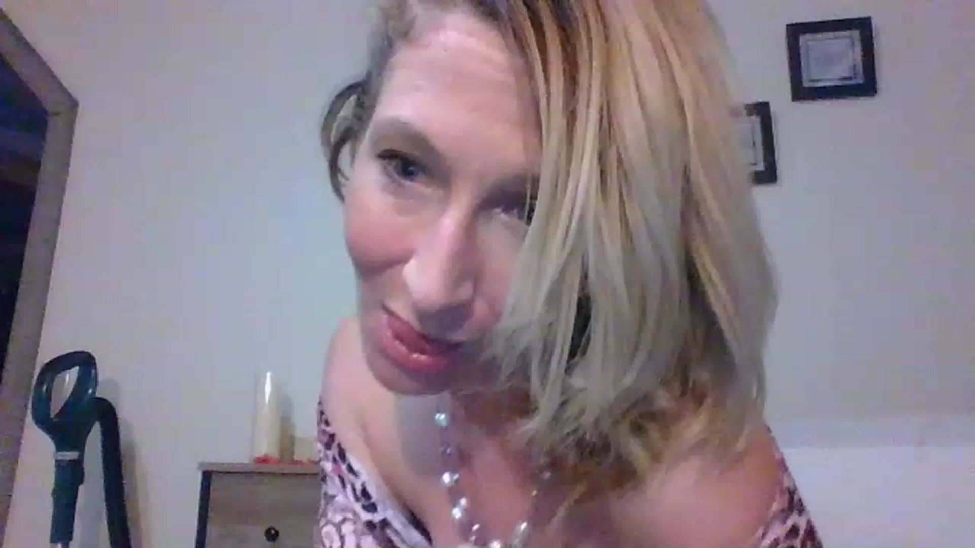 Gallery image thumbnail from Pinkpeach4's myfreecams stream on, 03/17/2023, 08:19 image 2 of 20