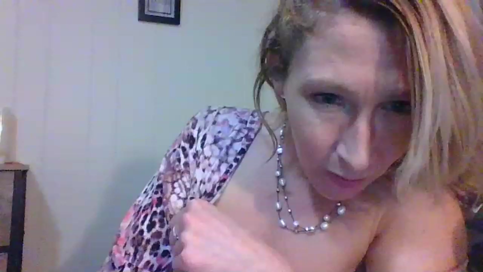 Gallery image thumbnail from Pinkpeach4's myfreecams stream on, 03/17/2023, 08:19 image 9 of 20