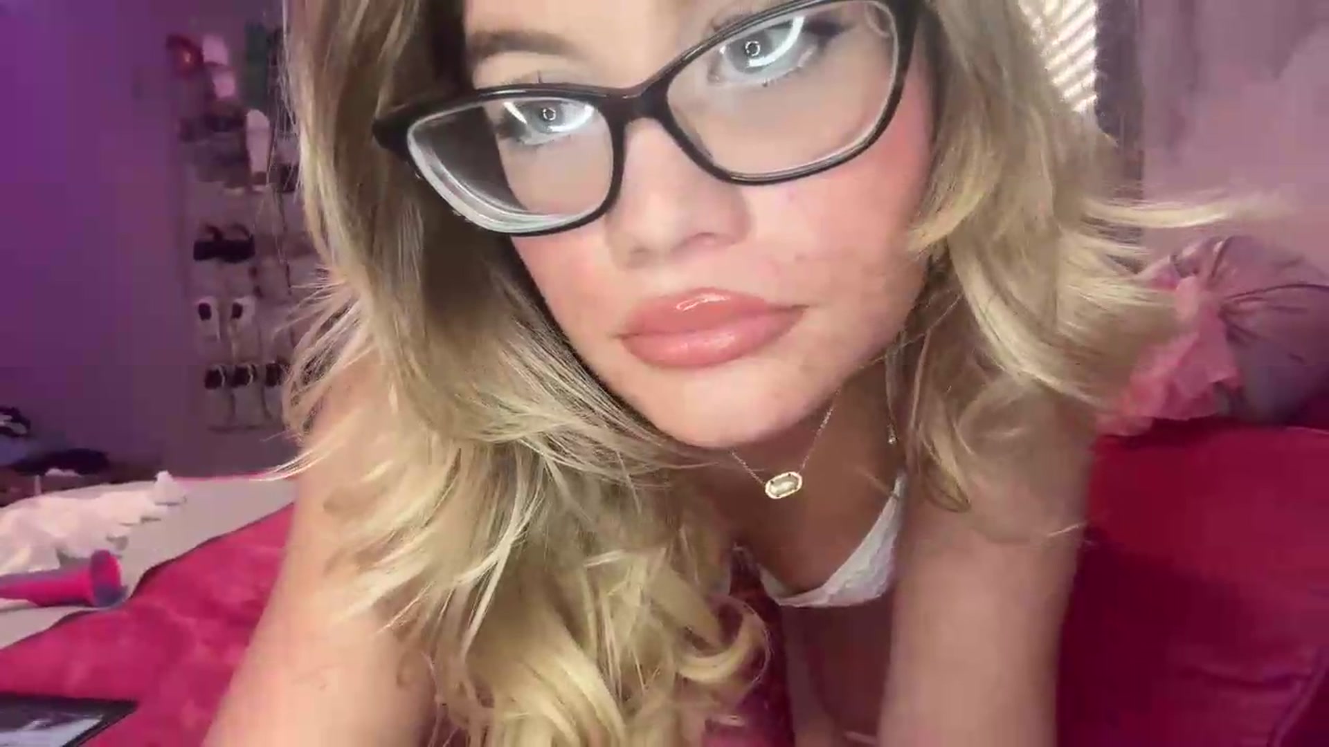 Gallery image thumbnail from Pinkstarburstt's myfreecams stream on, 07/19/2026, 11:46 image 2 of 20