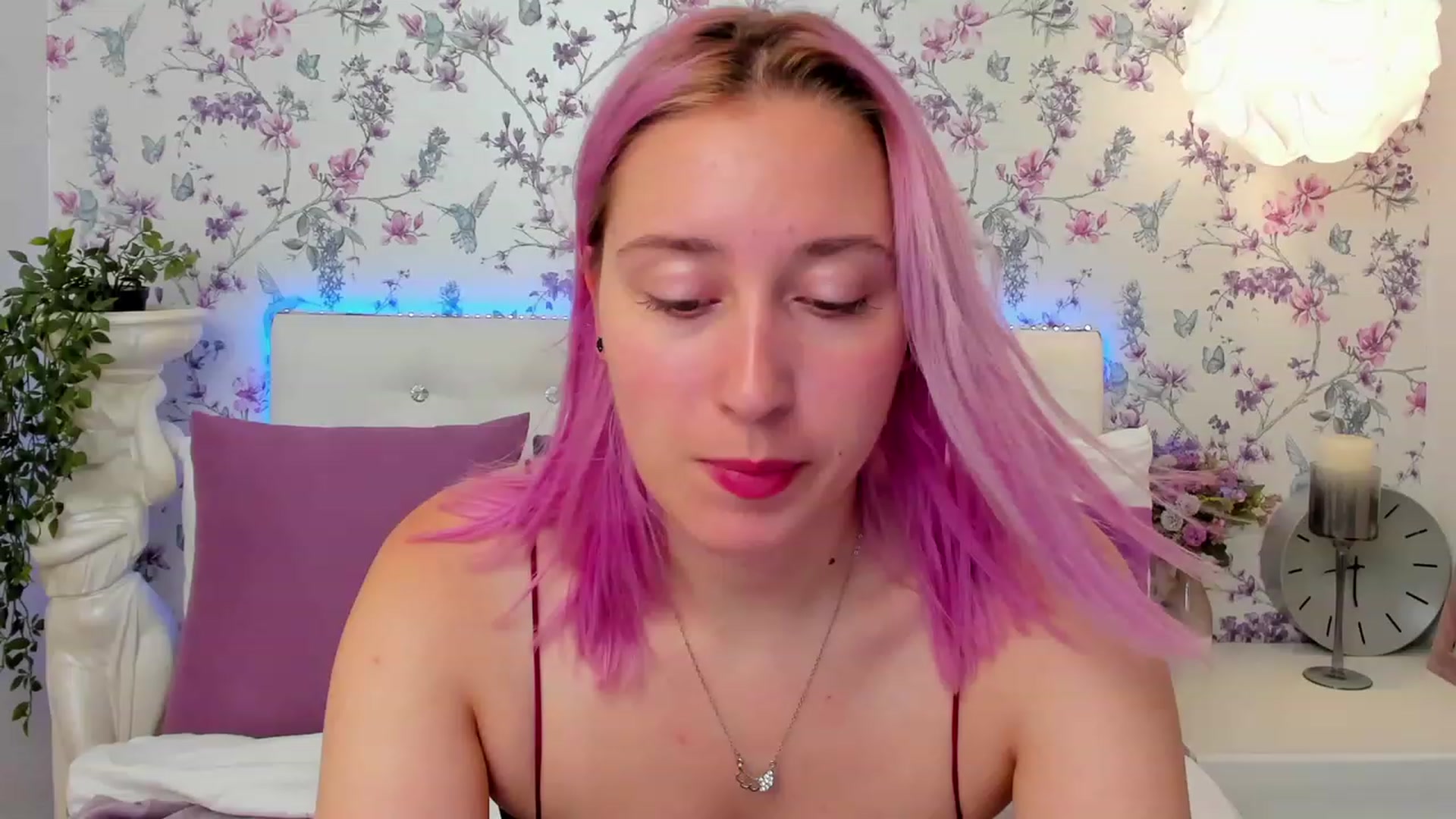 Gallery image thumbnail from PiperHart's myfreecams stream on, 08/06/2023, 19:03 image 2 of 20