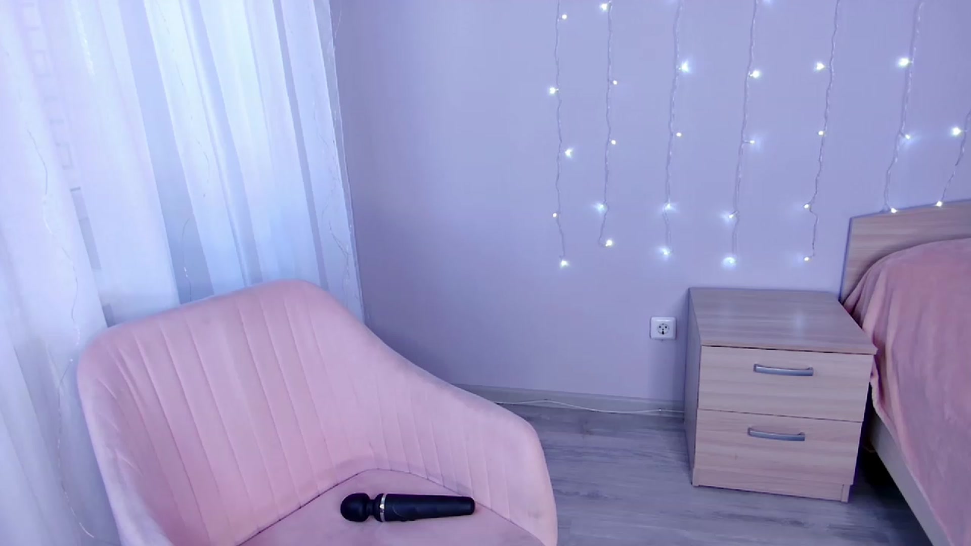 Gallery image thumbnail from PiperrFawn's myfreecams stream on, 06/03/2023, 16:51 image 17 of 20