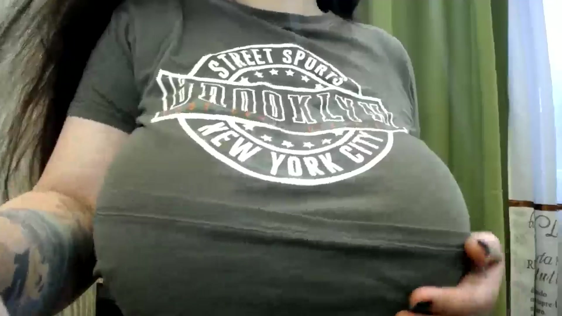 Gallery image thumbnail from Pismina_Ann's myfreecams stream on, 11/30/2025, 12:09 image 4 of 20