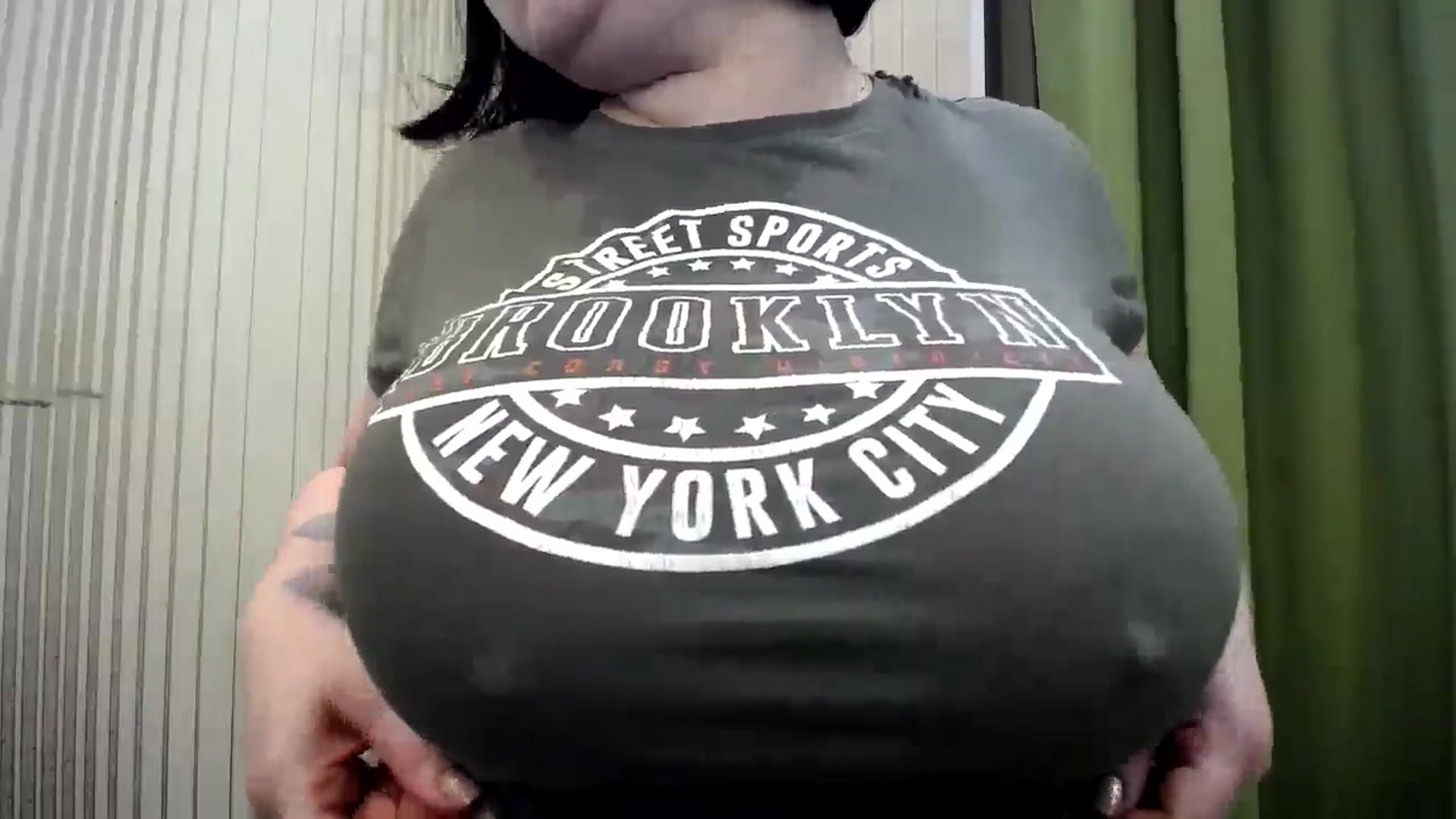 Gallery image thumbnail from Pismina_Ann's myfreecams stream on, 12/23/2025, 18:11 image 3 of 20