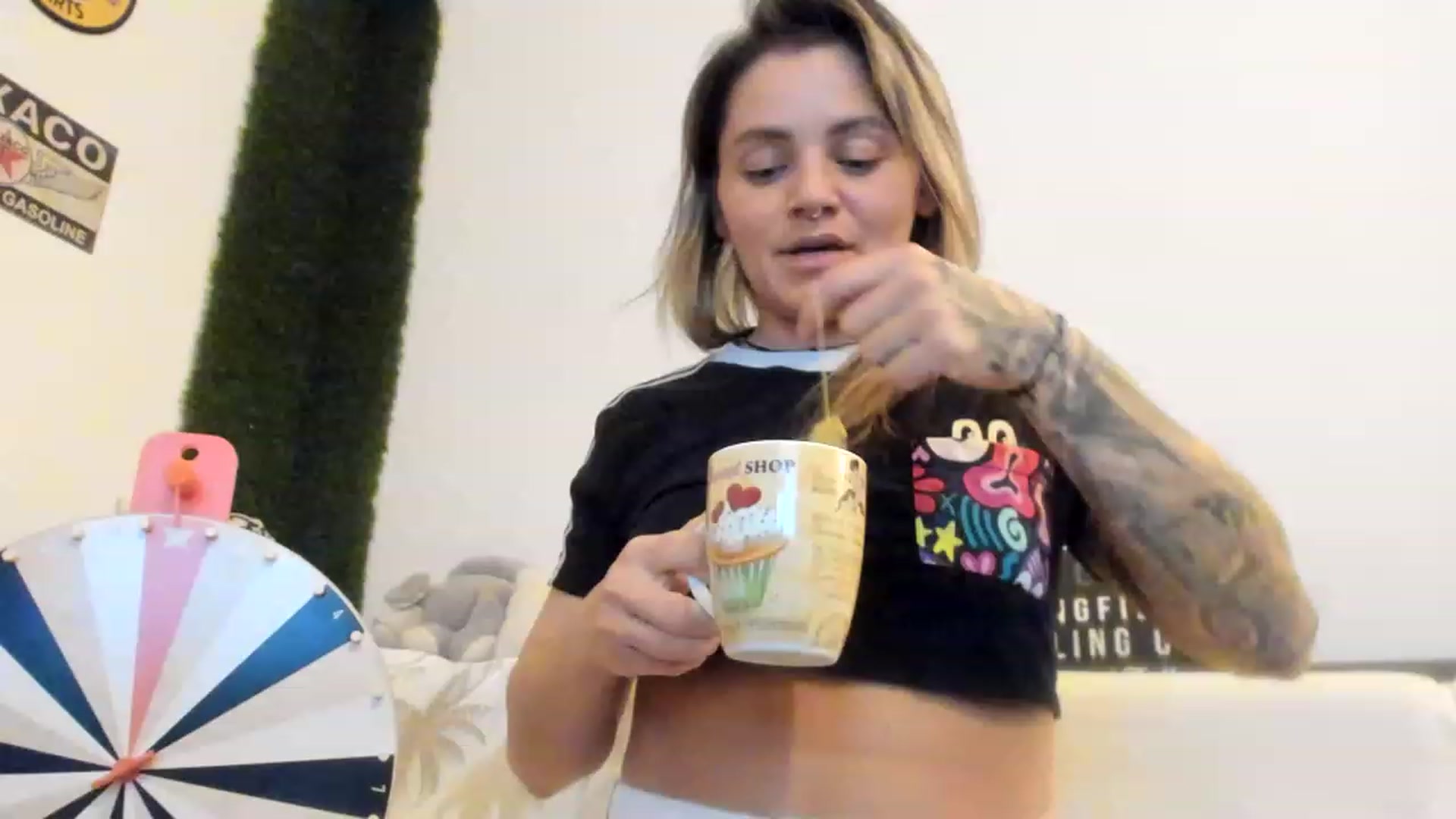 Gallery image thumbnail from PisuVamp_'s myfreecams stream on, 12/05/2022, 21:16 image 6 of 20