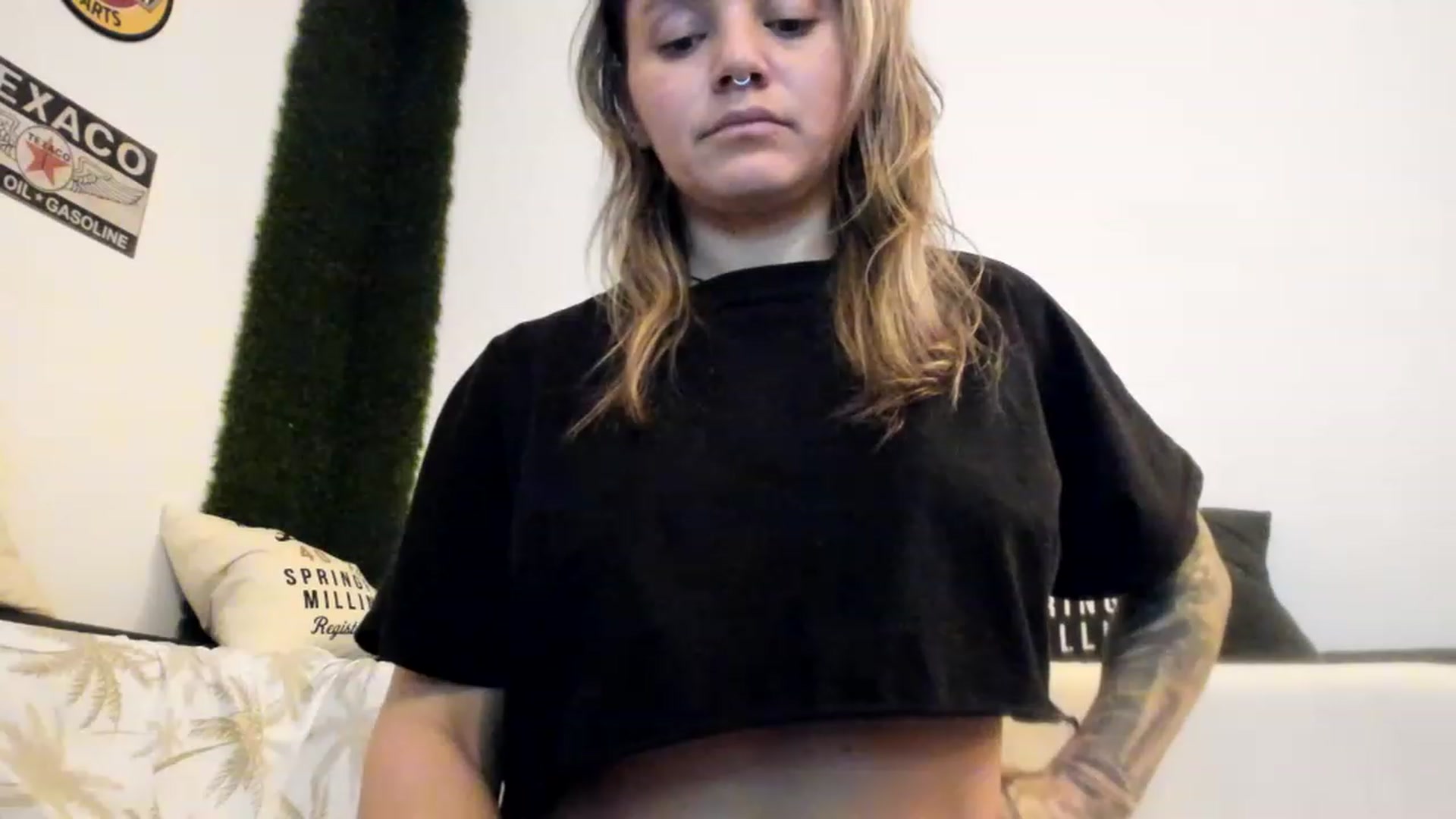 Gallery image thumbnail from PisuVamp_'s myfreecams stream on, 12/07/2022, 21:33 image 2 of 20