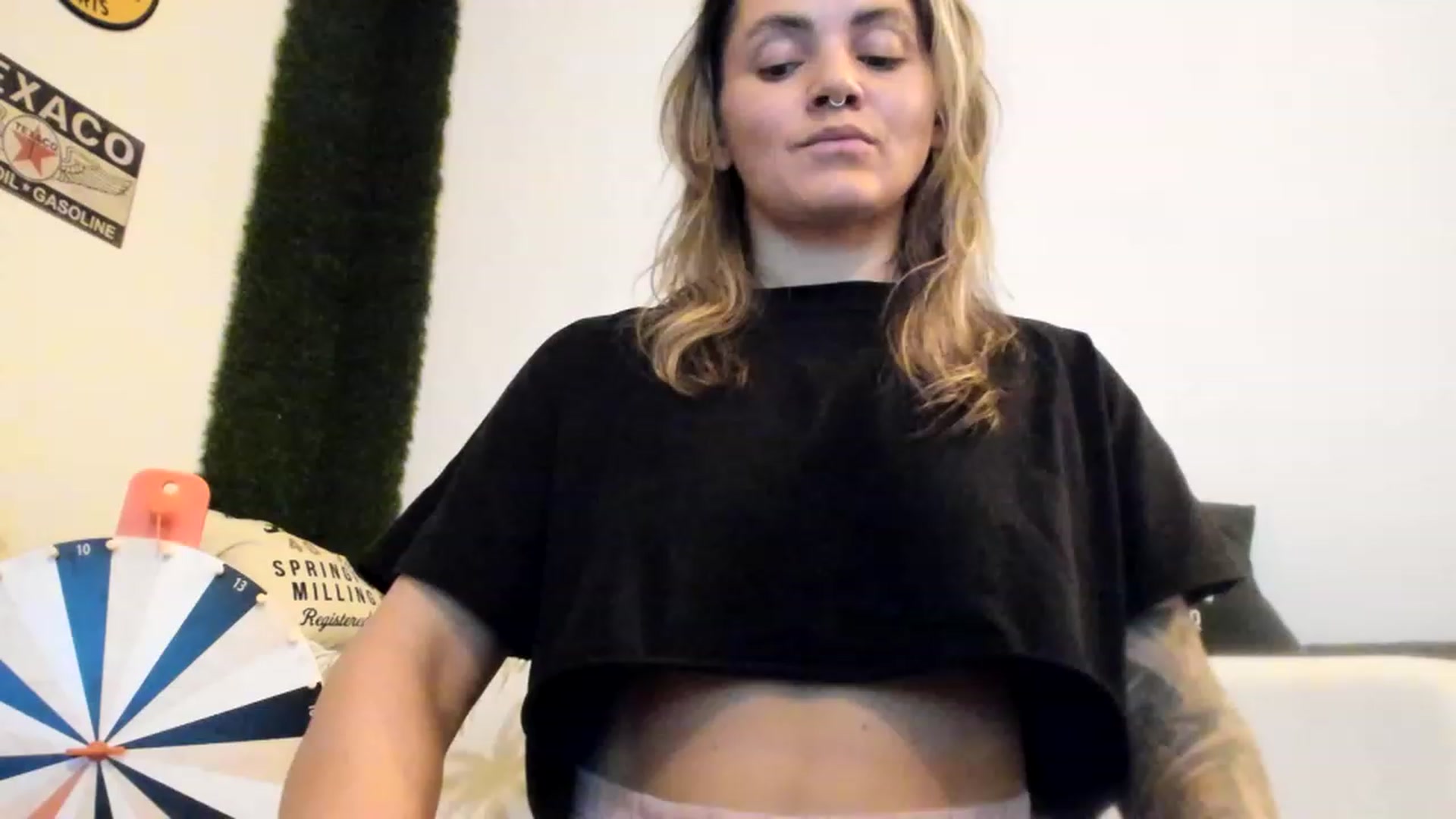 Gallery image thumbnail from PisuVamp_'s myfreecams stream on, 12/07/2022, 21:33 image 14 of 20
