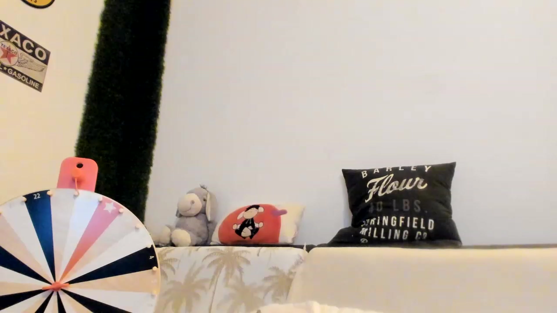 Gallery image thumbnail from PisuVamp_'s myfreecams stream on, 12/12/2022, 23:07 image 15 of 20