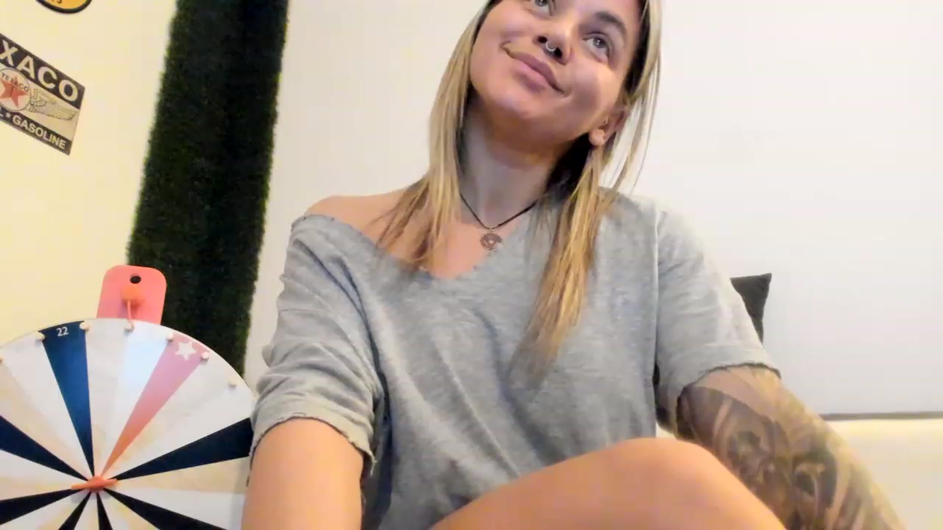 Gallery image thumbnail from PisuVamp_'s myfreecams stream on, 12/12/2022, 23:07 image 18 of 20