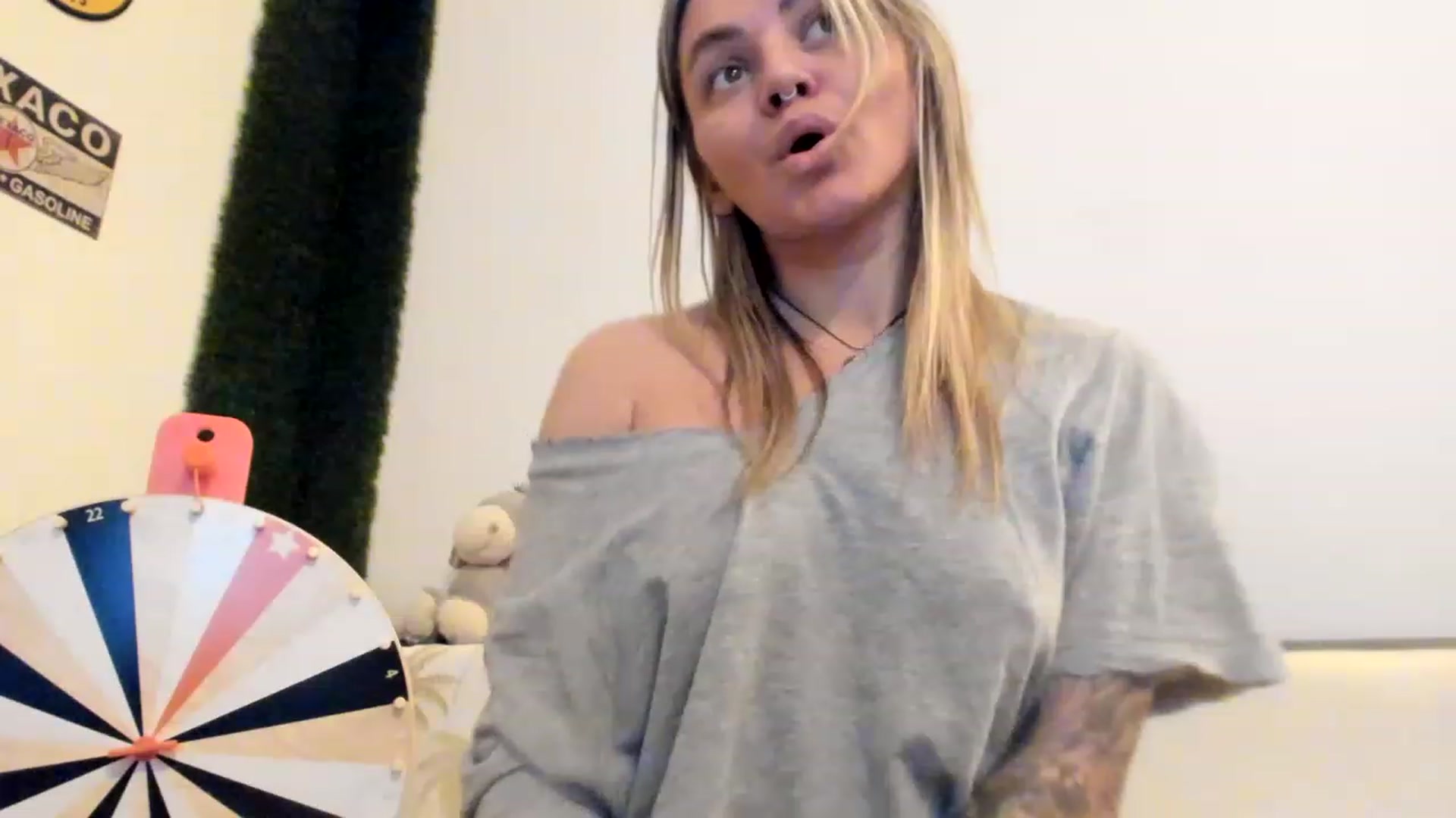 Gallery image thumbnail from PisuVamp_'s myfreecams stream on, 12/12/2022, 23:07 image 9 of 20
