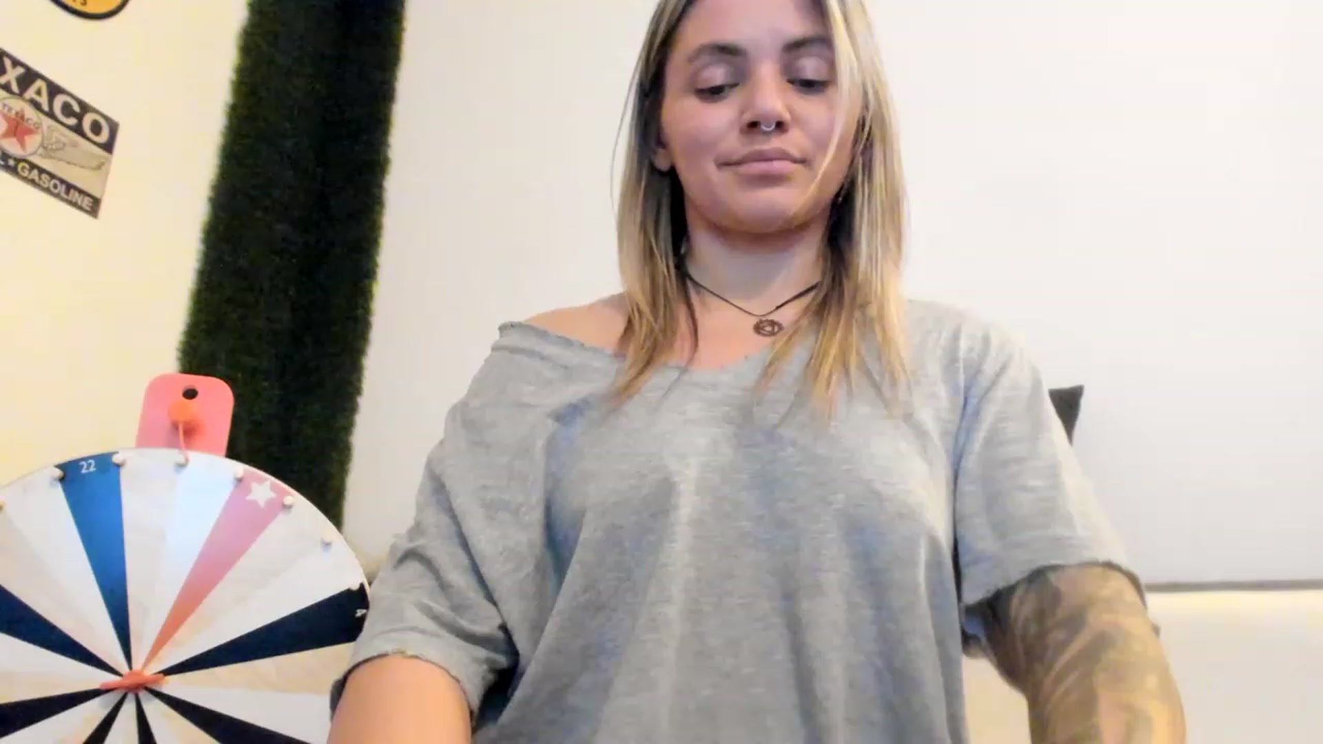 Gallery image thumbnail from PisuVamp_'s myfreecams stream on, 12/12/2022, 23:07 image 12 of 20