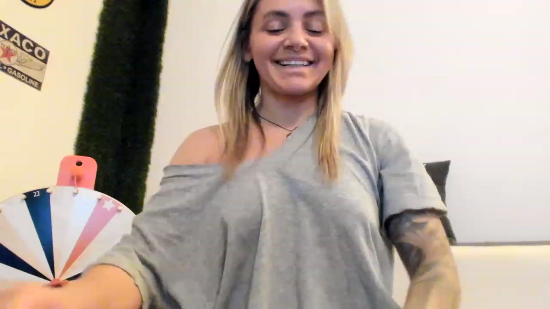 Gallery image thumbnail from PisuVamp_'s myfreecams stream on, 12/12/2022, 23:07 image 10 of 20