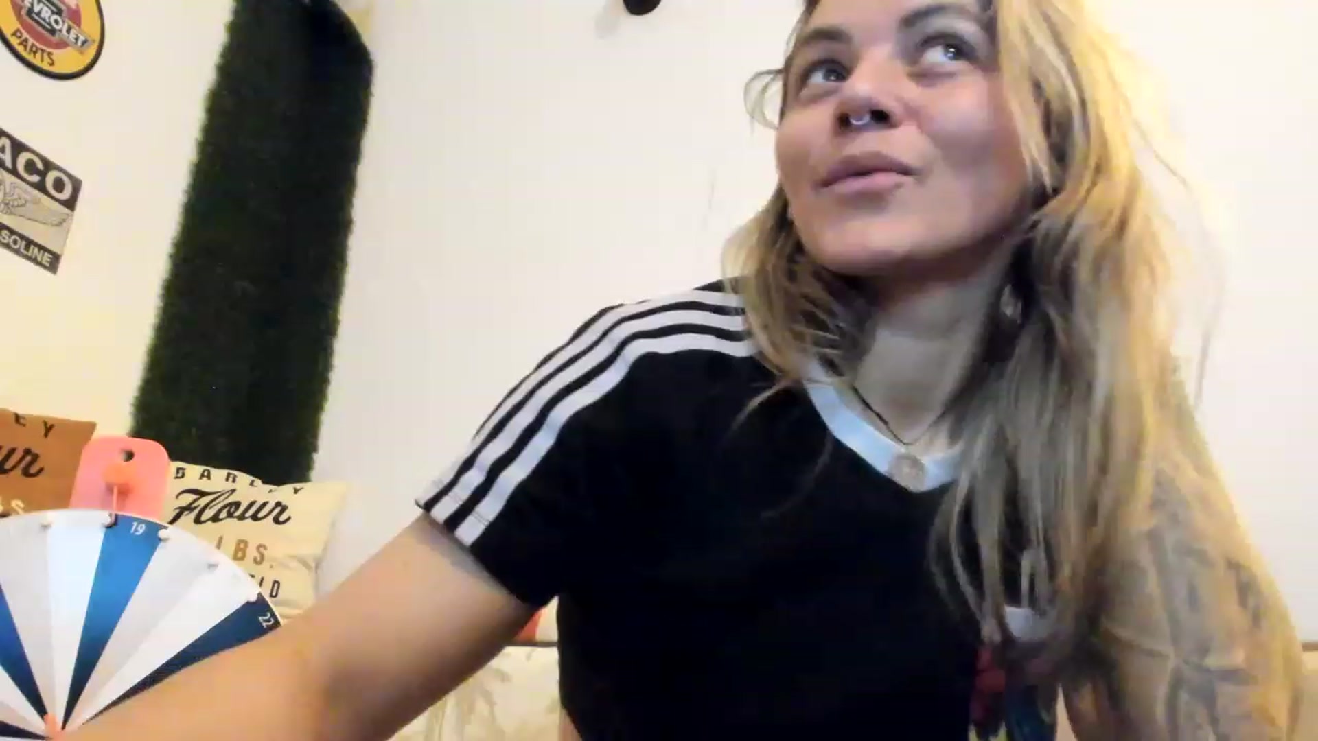 Gallery image thumbnail from PisuVamp_'s myfreecams stream on, 12/16/2022, 23:18 image 20 of 20