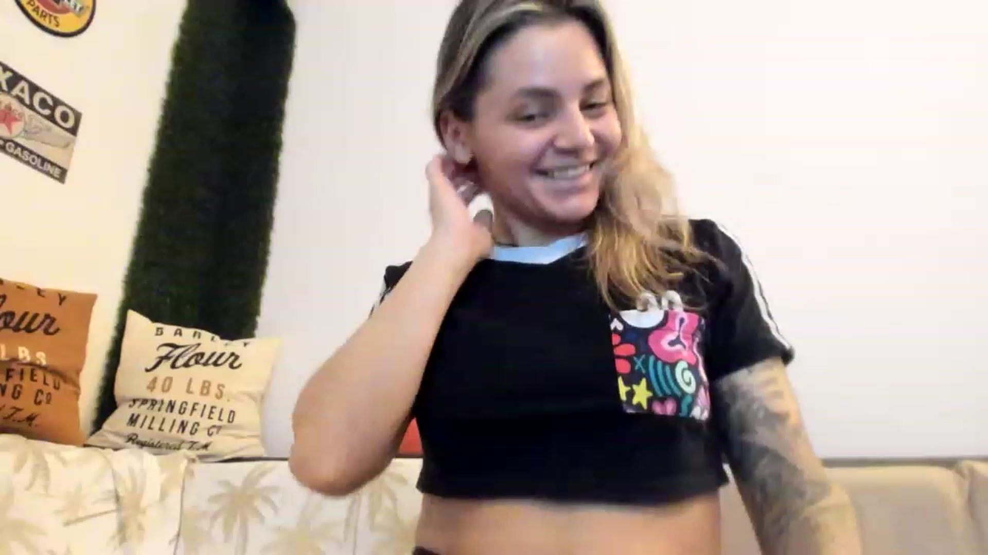 Gallery image thumbnail from PisuVamp_'s myfreecams stream on, 12/16/2022, 23:18 image 8 of 20