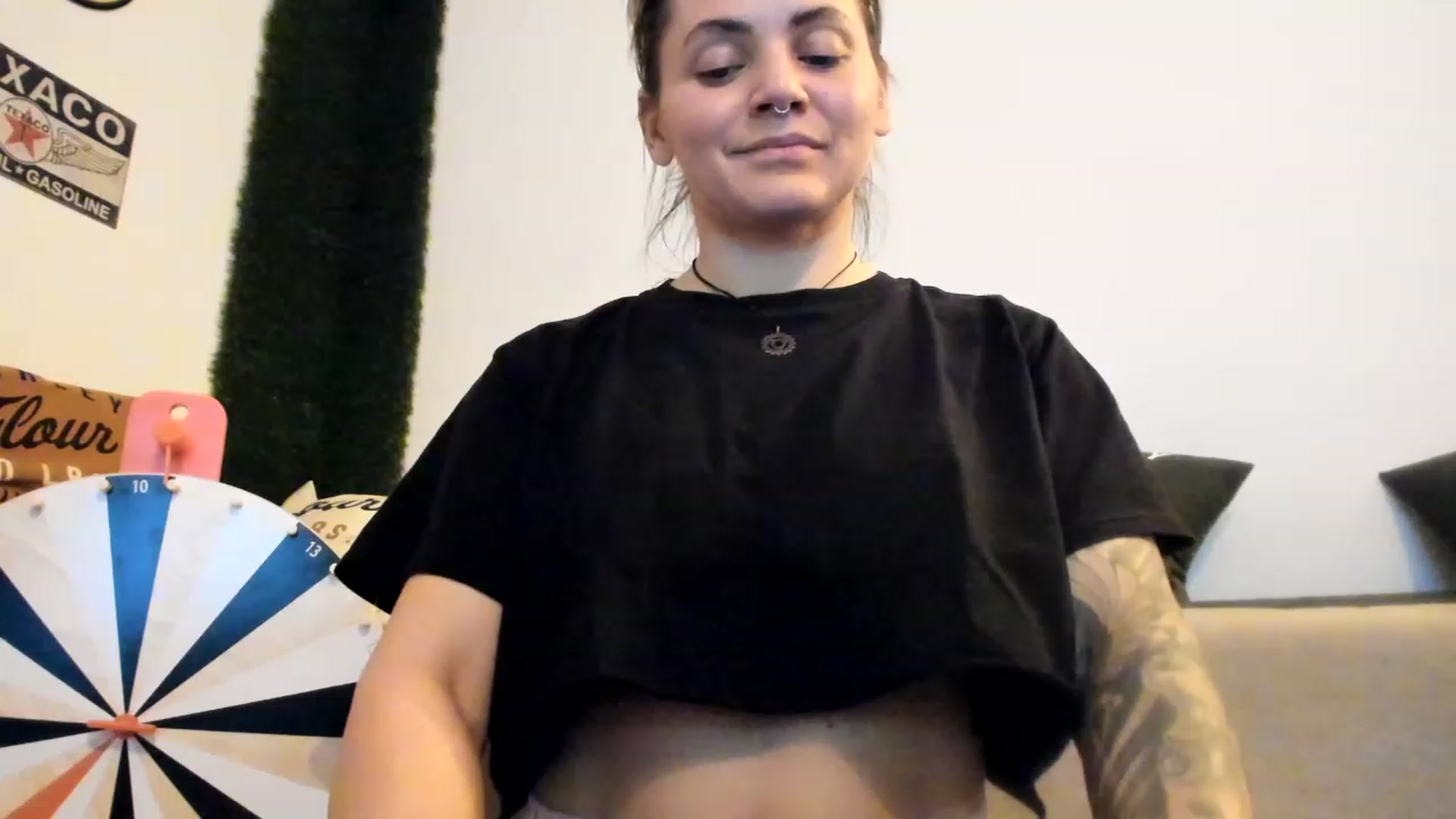 Gallery image thumbnail from PisuVamp_'s myfreecams stream on, 12/30/2022, 21:05 image 19 of 20