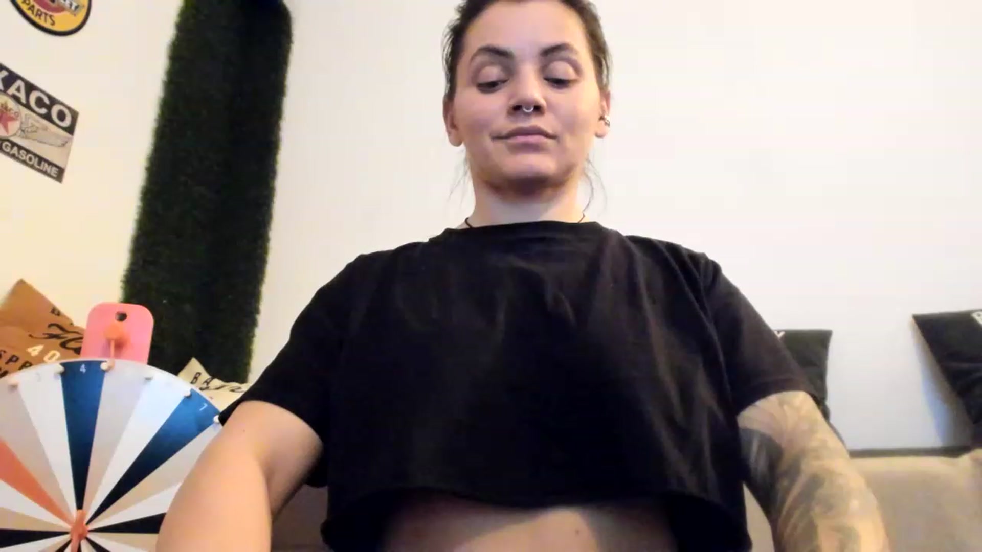 Gallery image thumbnail from PisuVamp_'s myfreecams stream on, 01/05/2023, 22:11 image 16 of 20