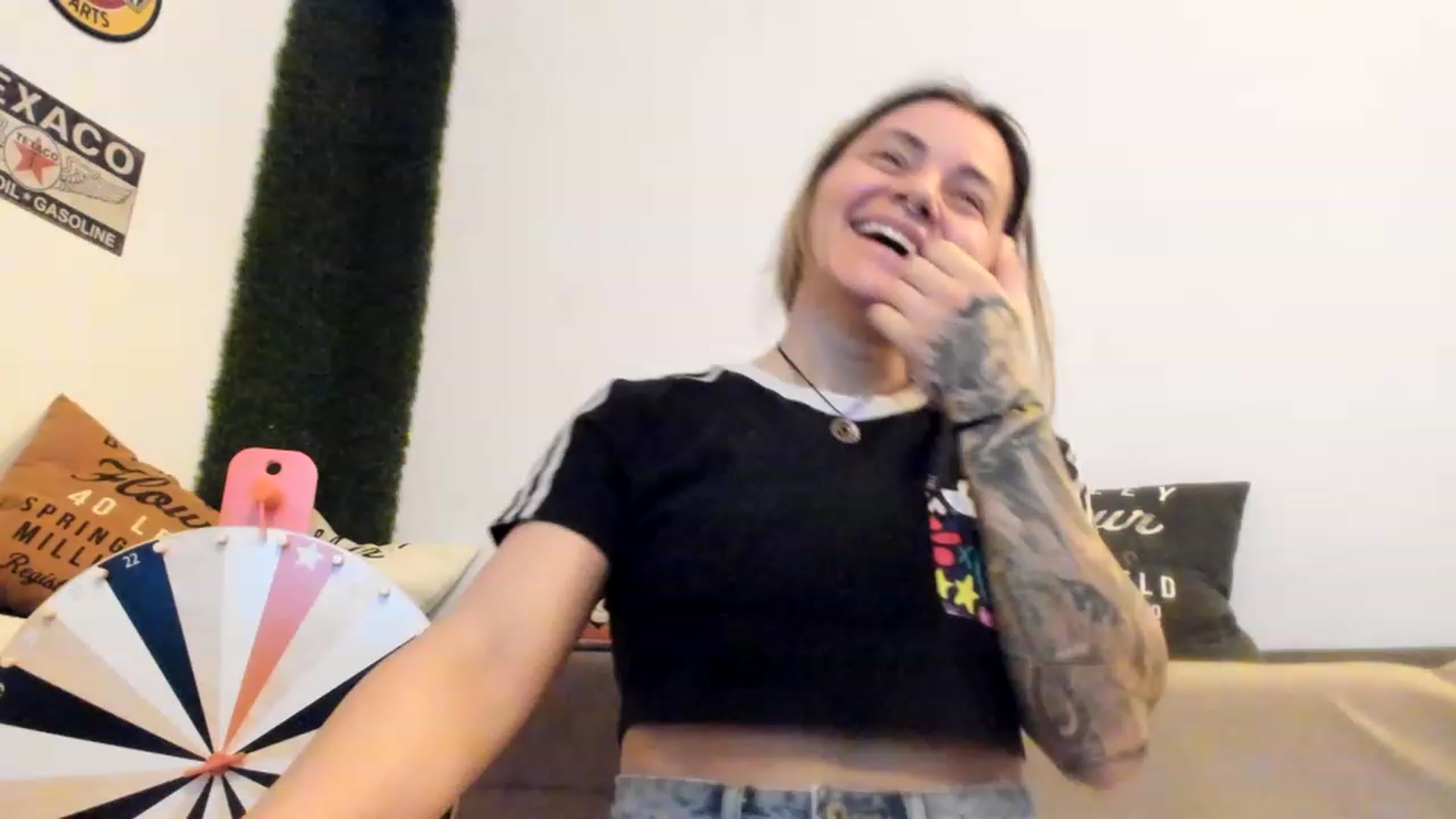 Gallery image thumbnail from PisuVamp_'s myfreecams stream on, 01/08/2023, 23:21 image 10 of 20