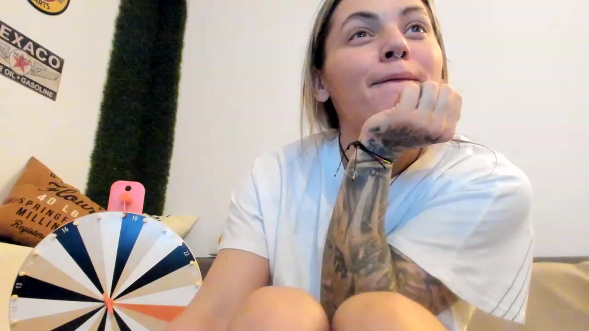 Gallery image thumbnail from PisuVamp_'s myfreecams stream on, 01/08/2023, 23:21 image 16 of 20