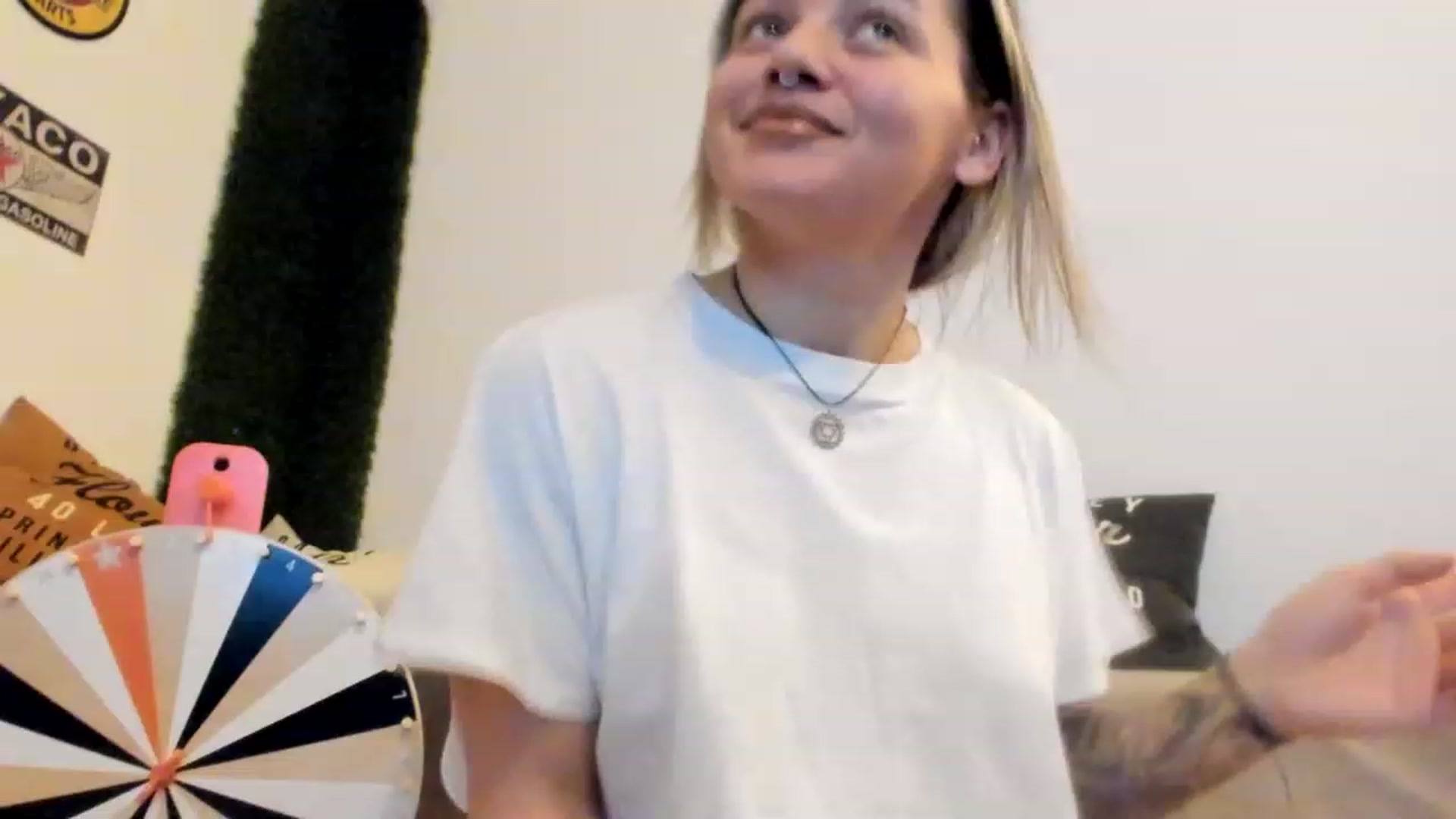 Gallery image thumbnail from PisuVamp_'s myfreecams stream on, 01/08/2023, 23:21 image 18 of 20