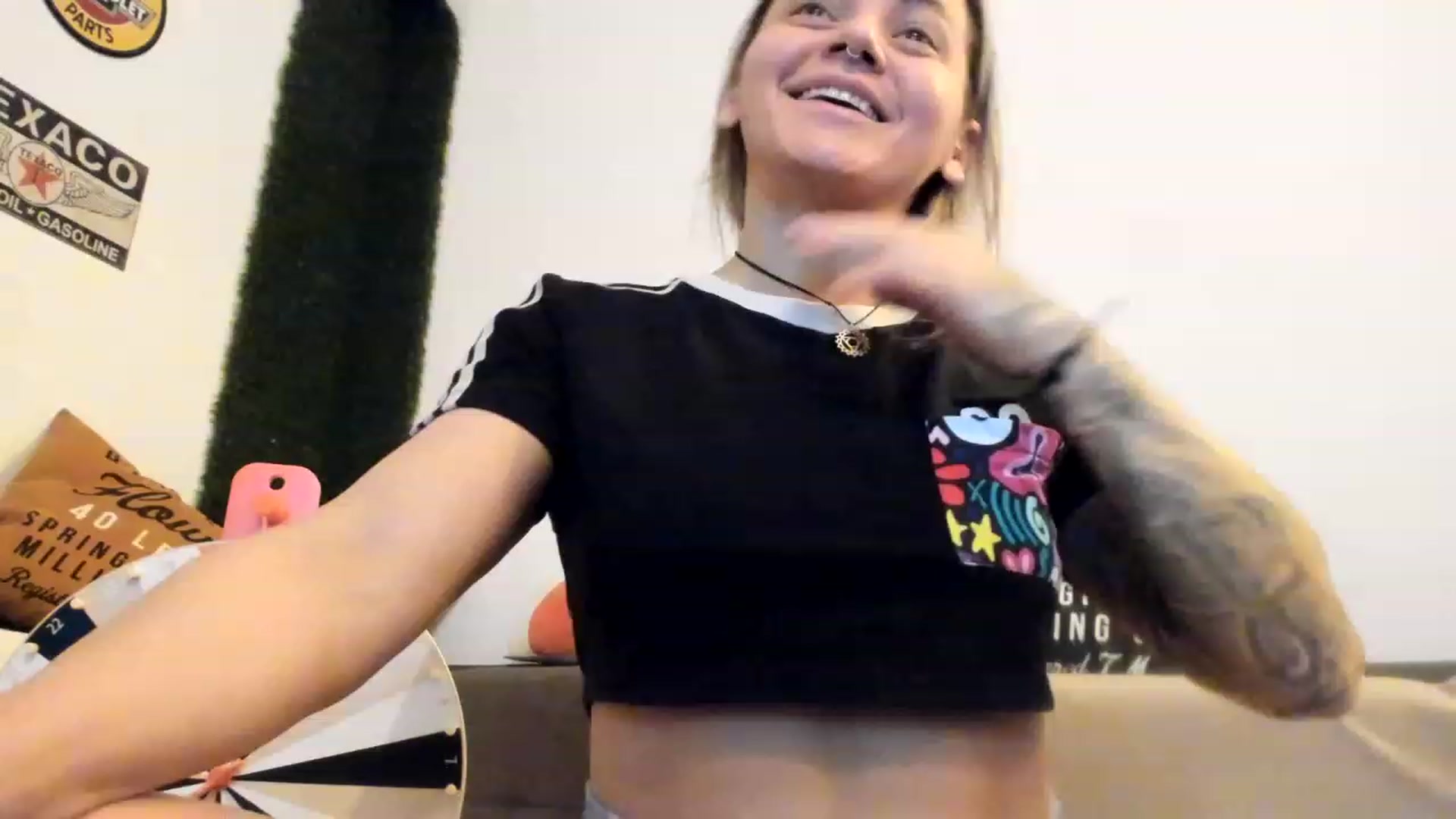 Gallery image thumbnail from PisuVamp_'s myfreecams stream on, 01/08/2023, 23:21 image 9 of 20
