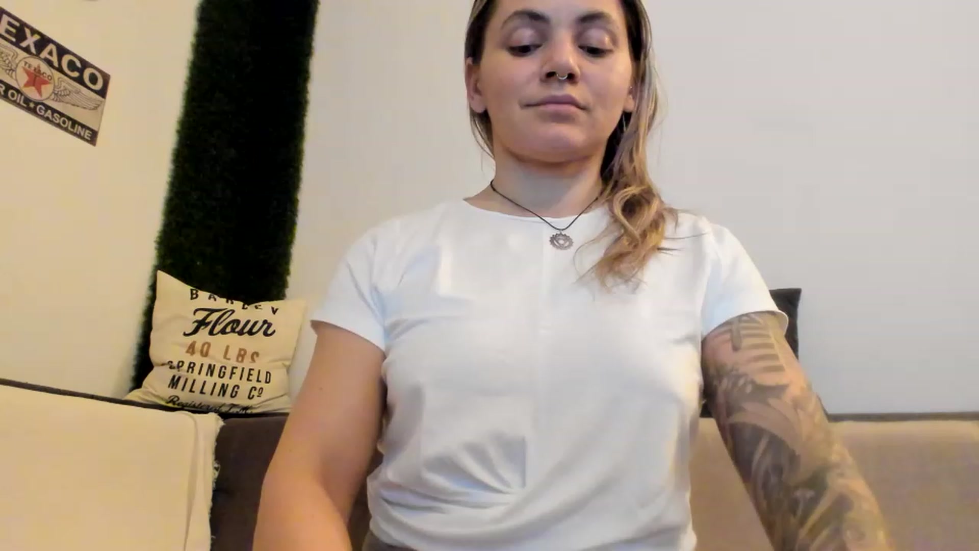 Gallery image thumbnail from PisuVamp_'s myfreecams stream on, 01/15/2023, 21:06 image 14 of 20