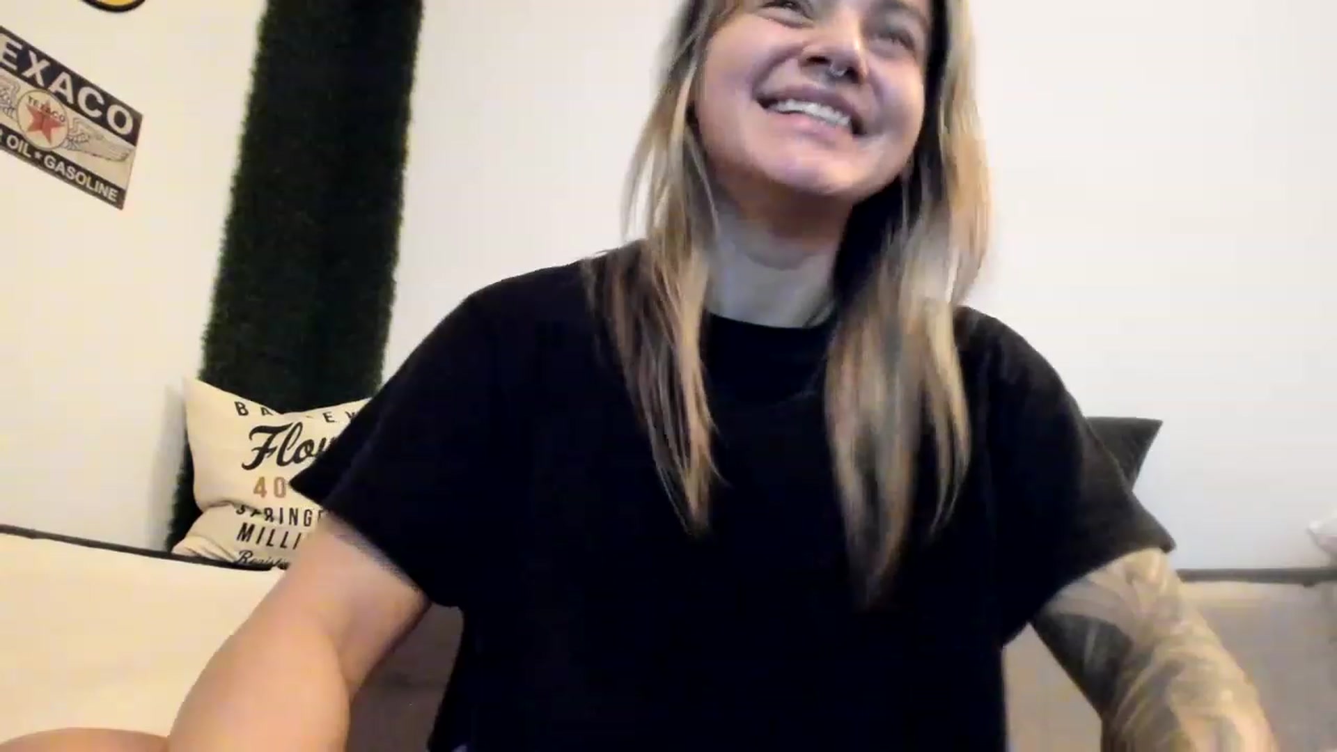 Gallery image thumbnail from PisuVamp_'s myfreecams stream on, 01/18/2023, 23:21 image 9 of 20