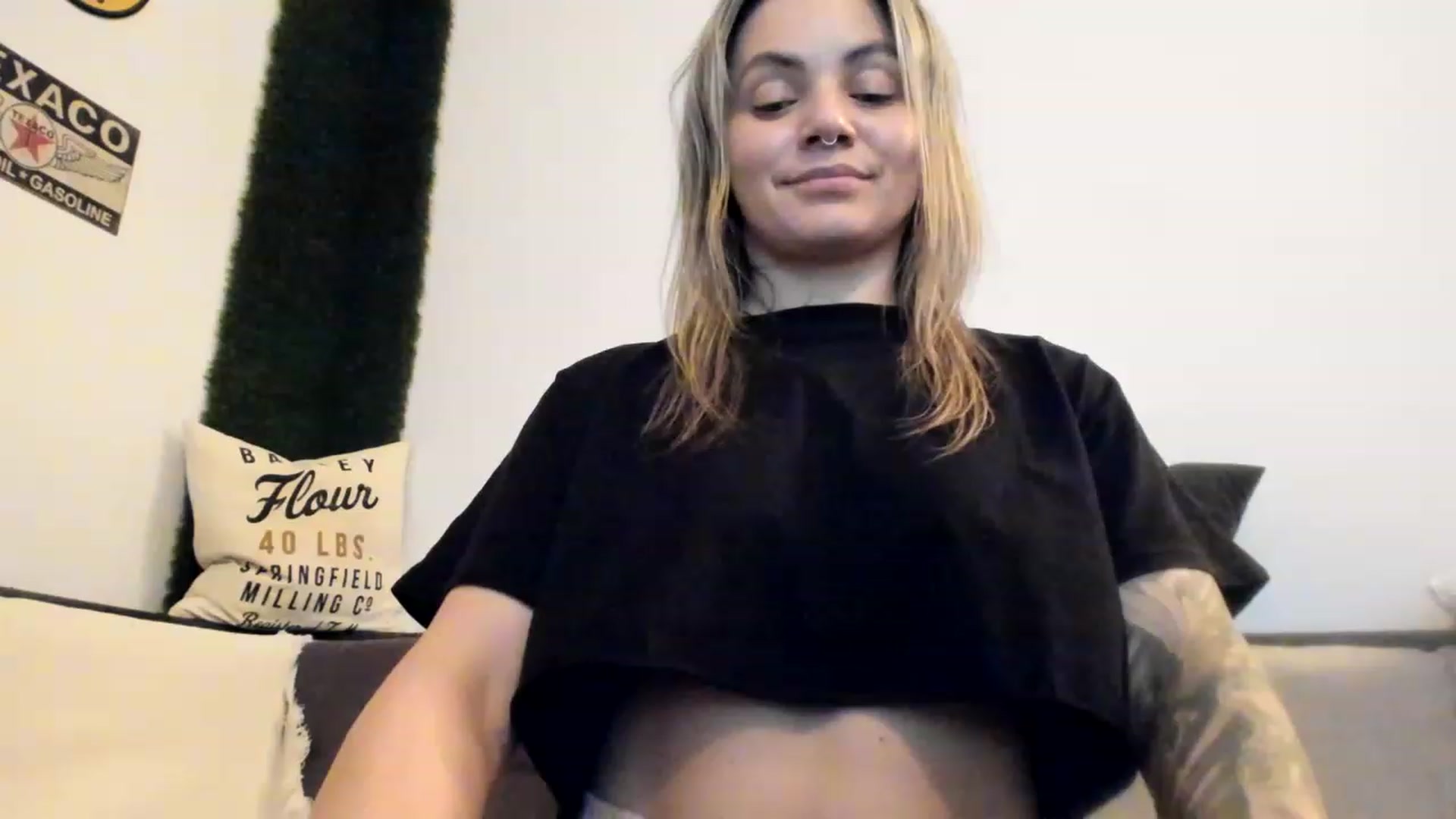 Gallery image thumbnail from PisuVamp_'s myfreecams stream on, 01/18/2023, 23:21 image 5 of 20