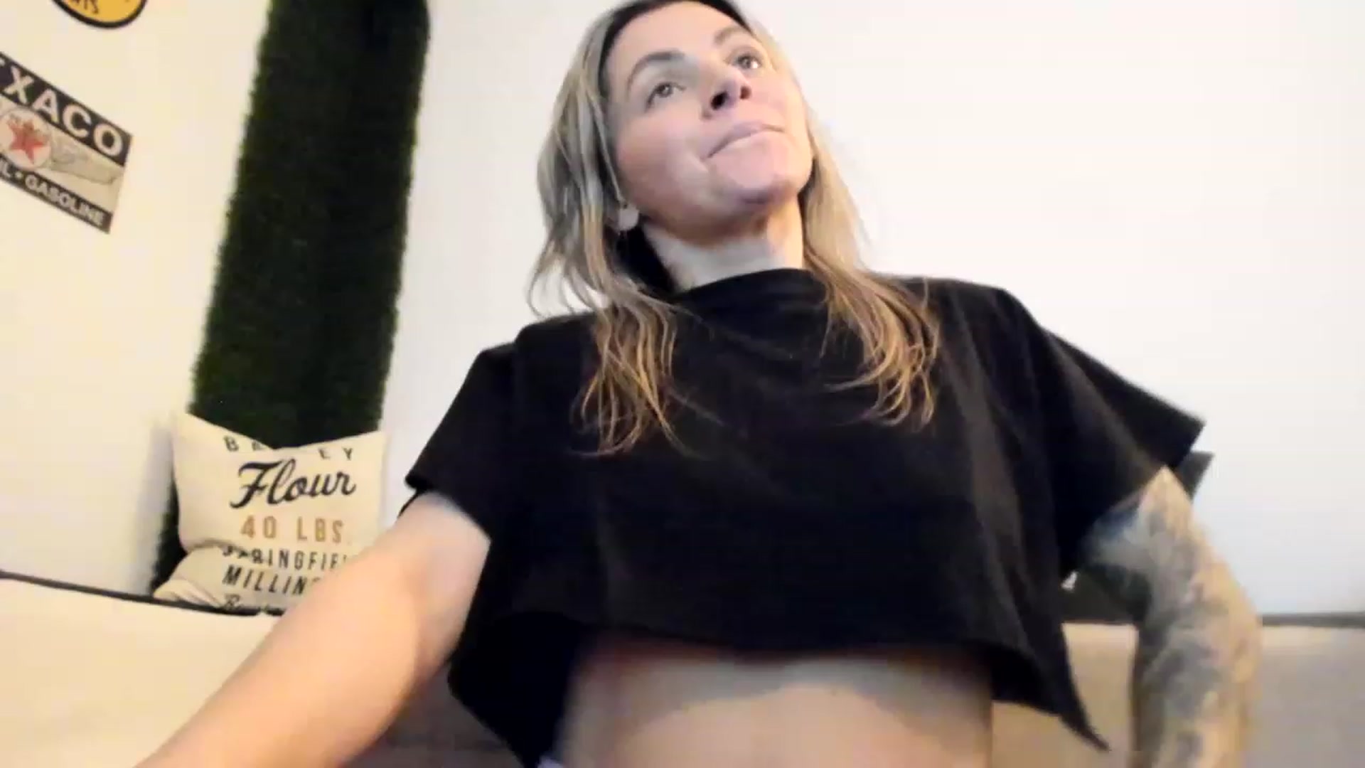 Gallery image thumbnail from PisuVamp_'s myfreecams stream on, 01/18/2023, 23:21 image 3 of 20