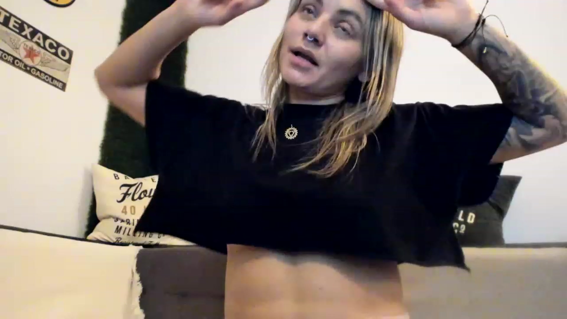 Gallery image thumbnail from PisuVamp_'s myfreecams stream on, 01/18/2023, 23:21 image 19 of 20